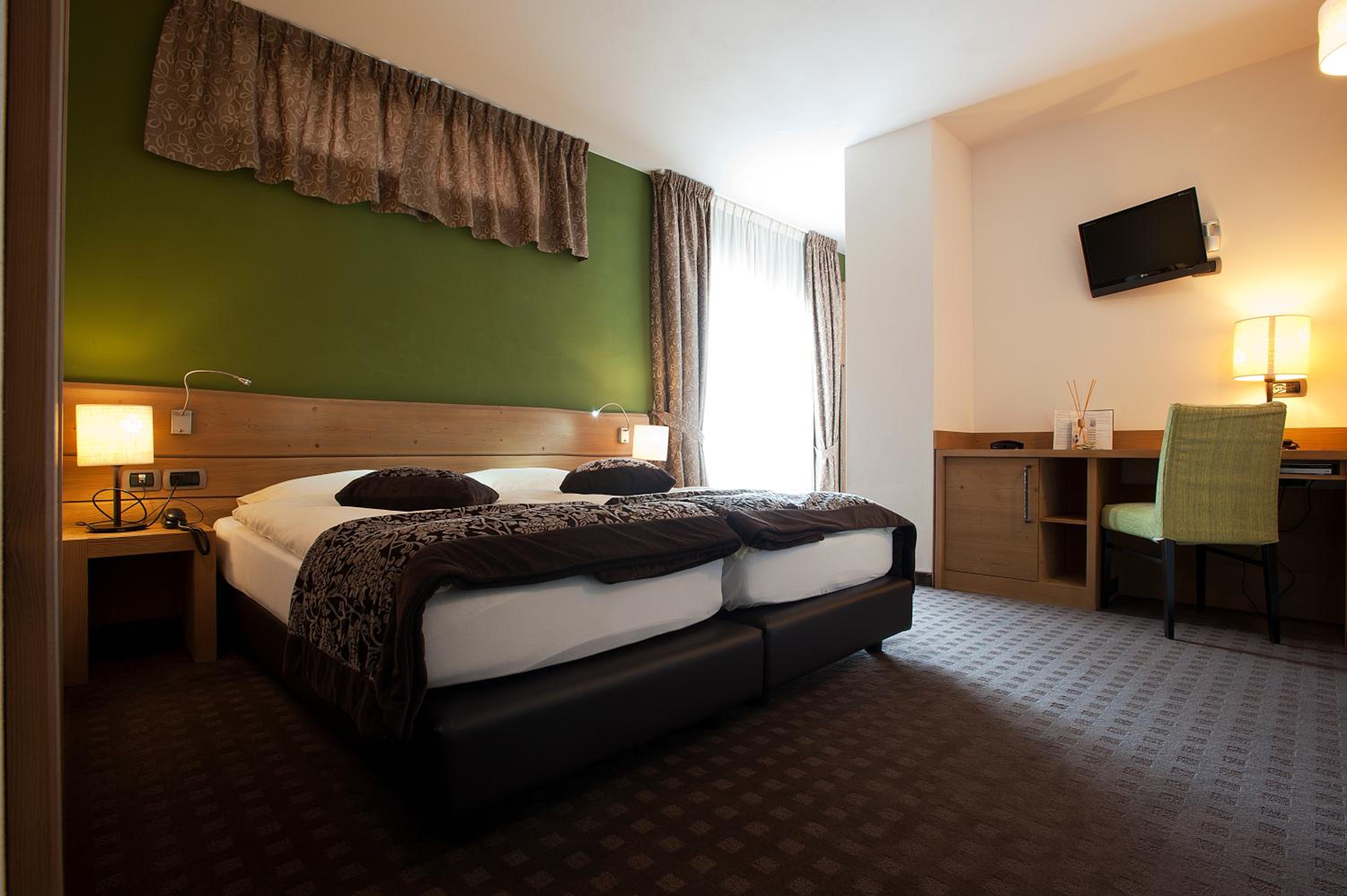 Twin Room with Balcony - Photo 3
