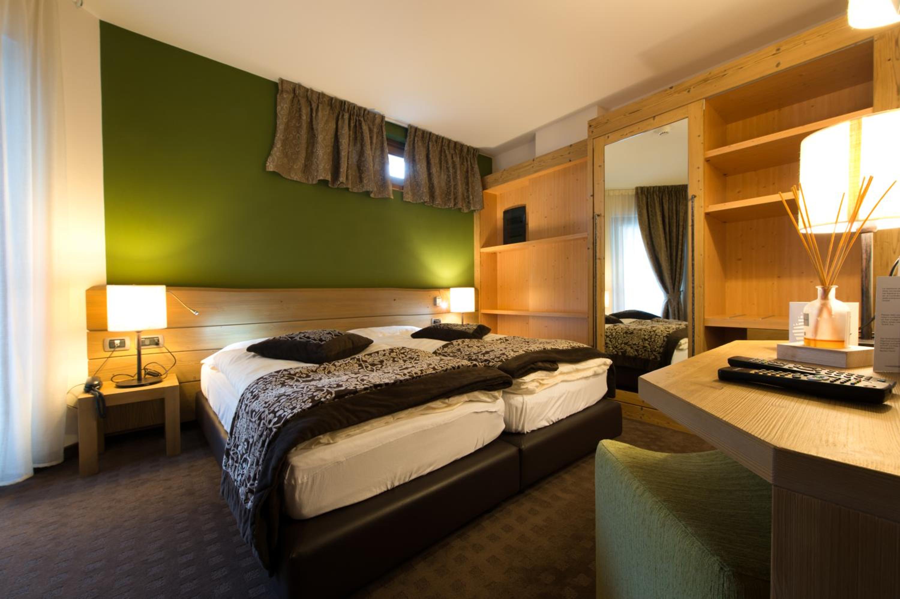 Twin Room with Balcony - Photo 4
