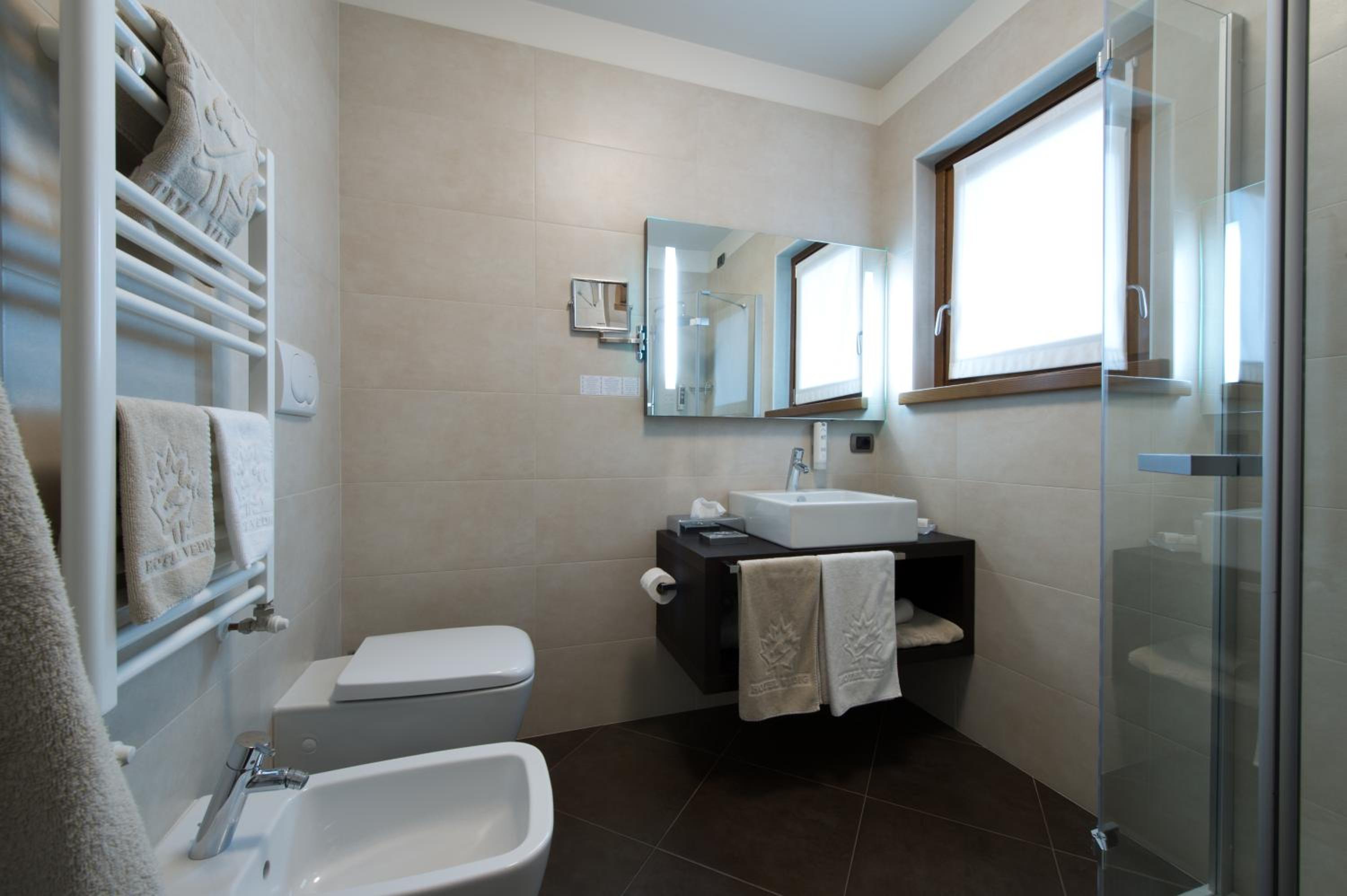 Twin Room with Balcony - Photo 5