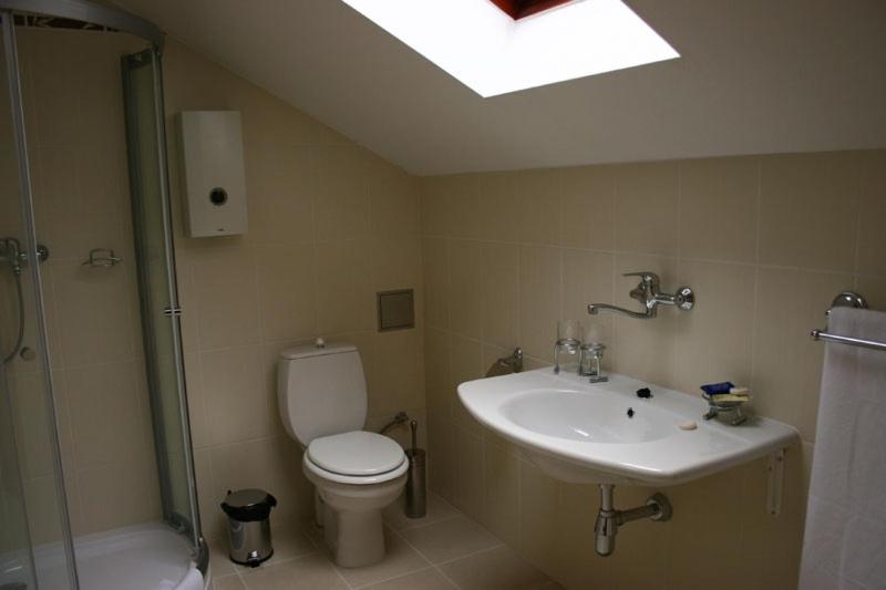 Double Room - Photo 5