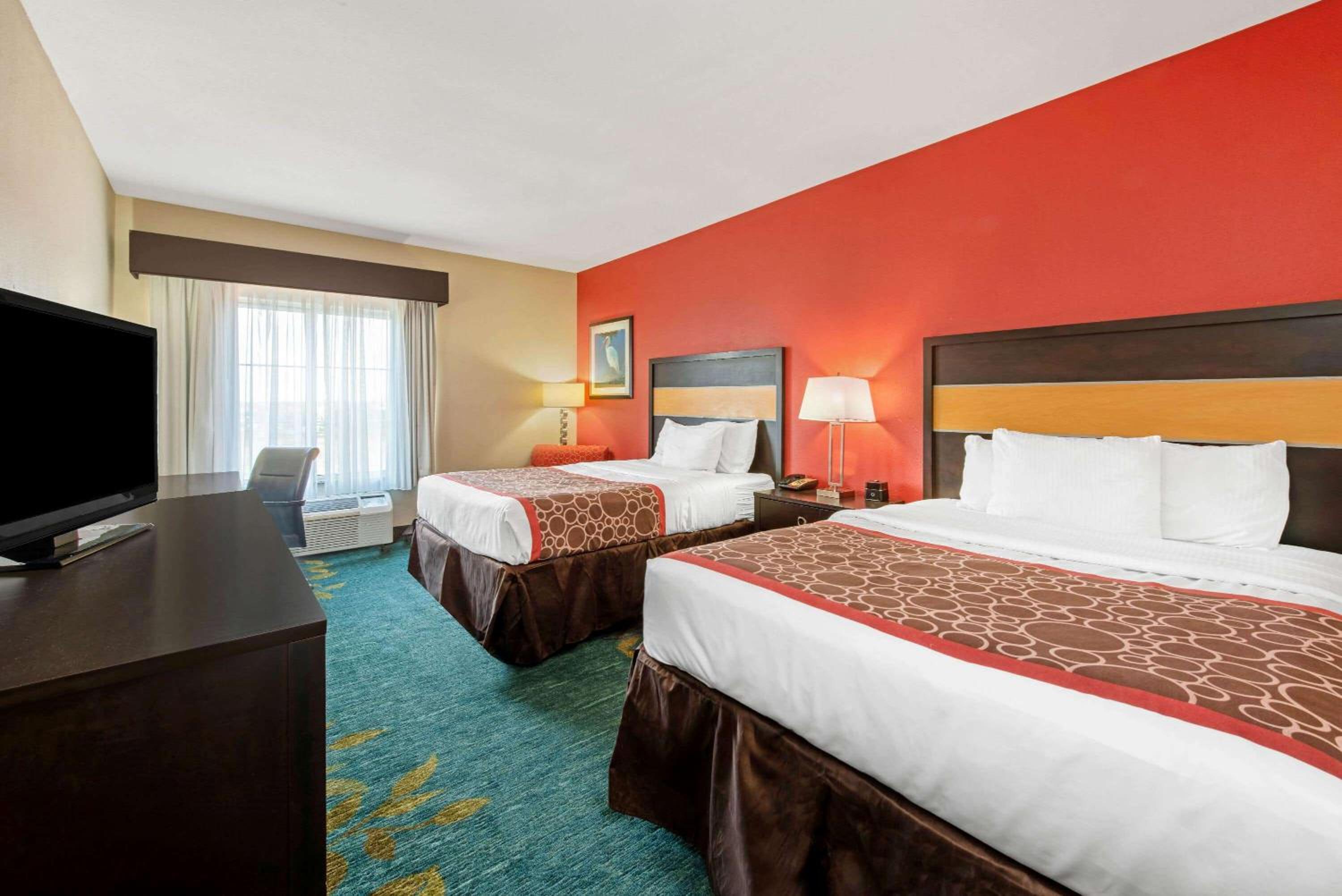 Deluxe Queen Room with Two Queen Beds photo 1