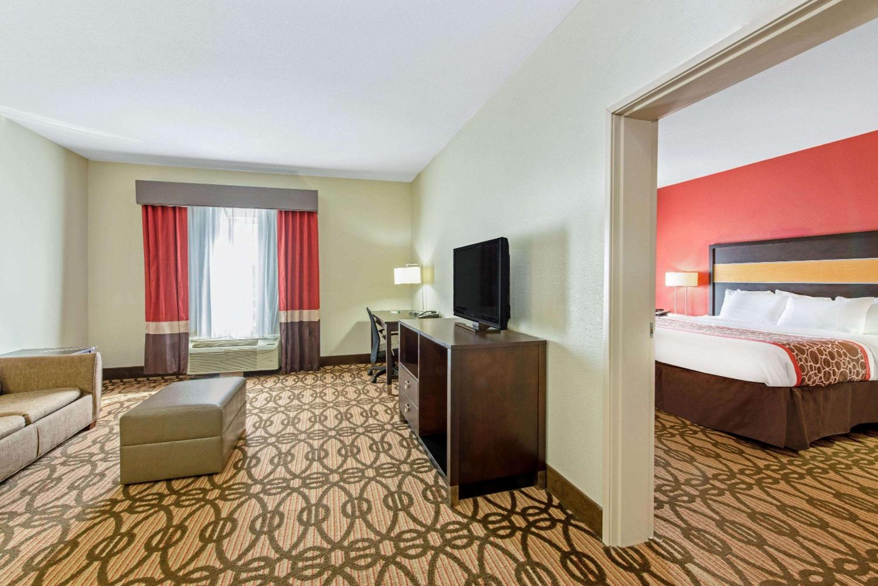 1 King Bed, Studio Suite, Non-Smoking photo 1