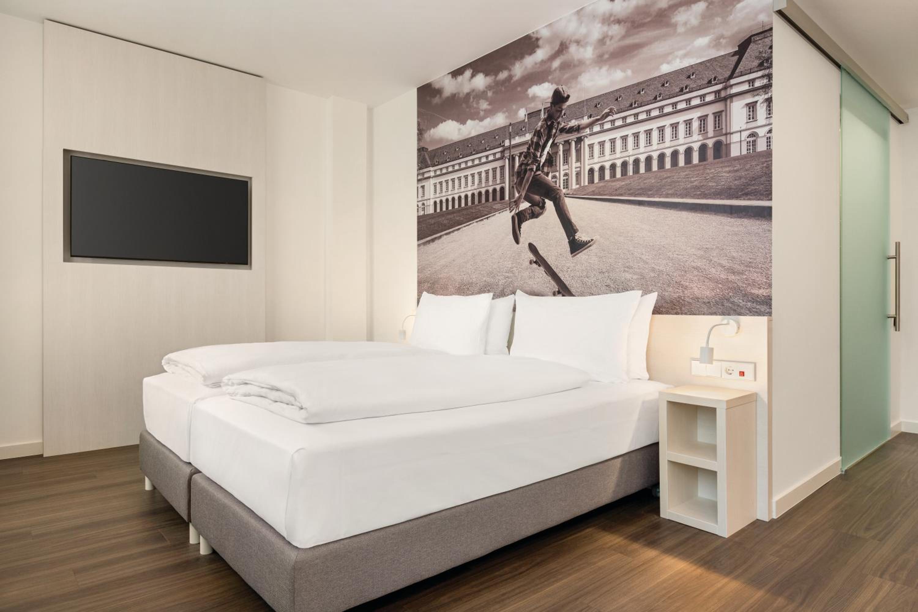 Standard Accessible Room - Photo 3