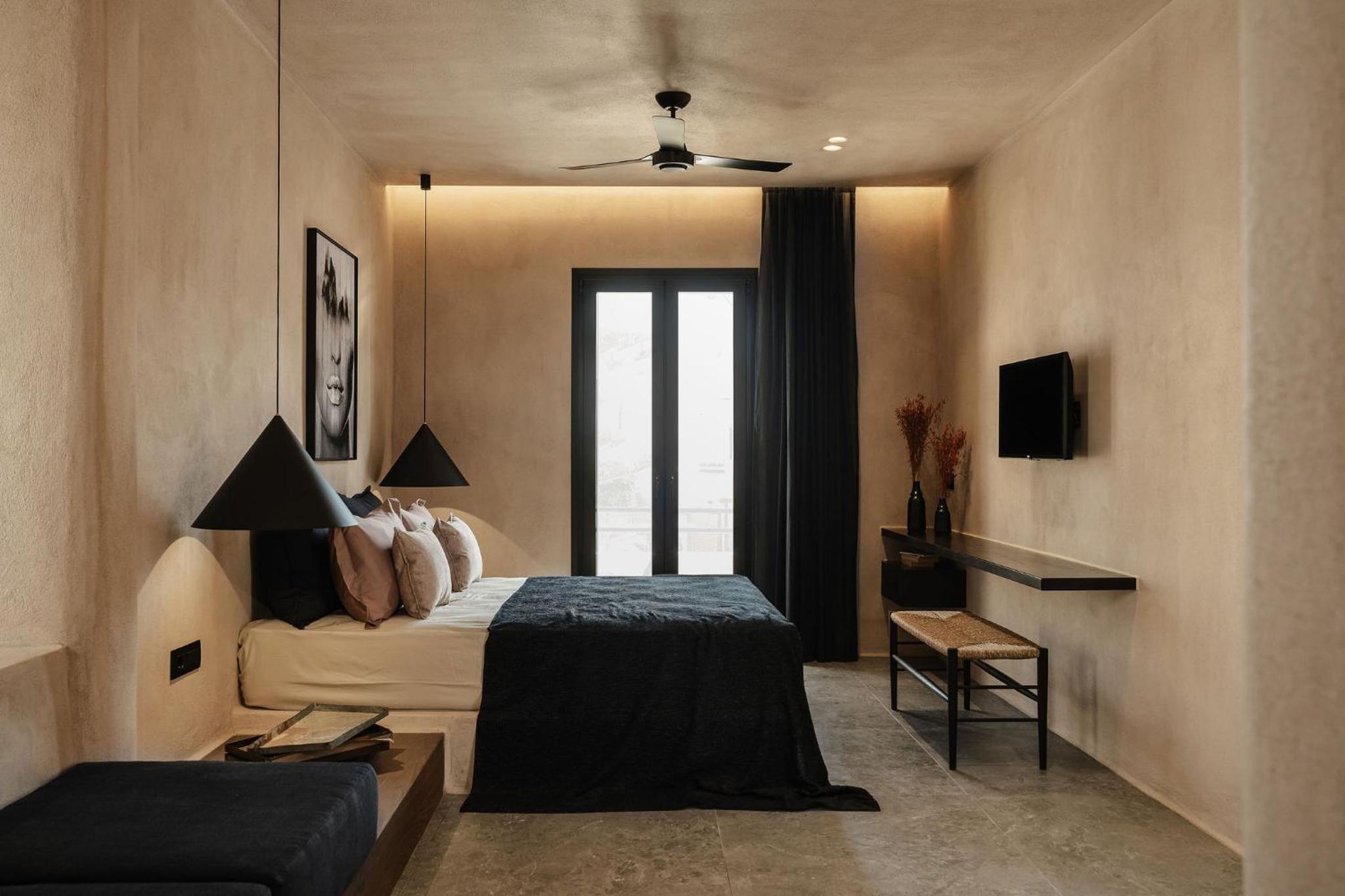 Queen Suite with Indoor Hot Tub and Balcony