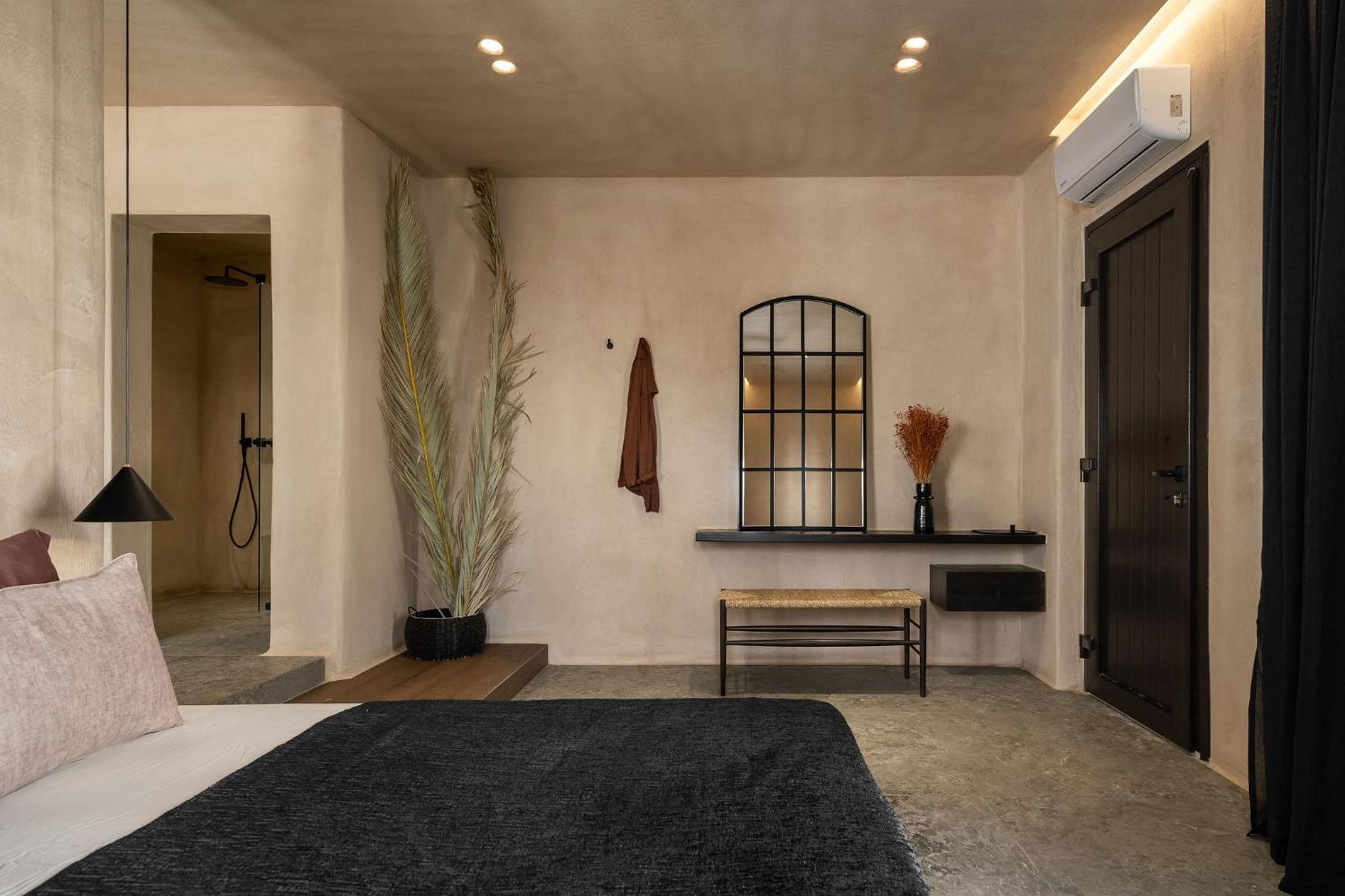 Queen Suite with Indoor Hot Tub