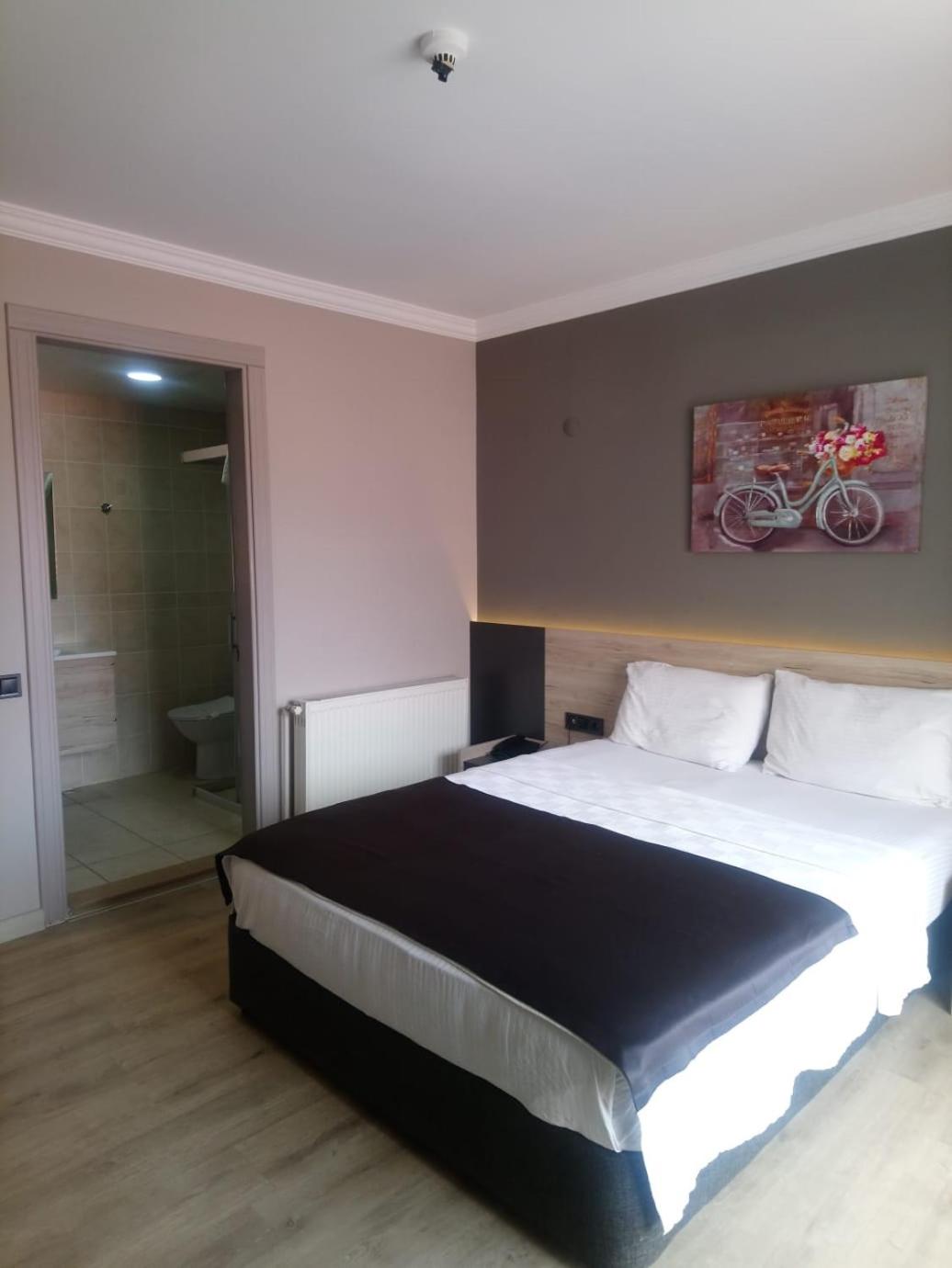 Deluxe Double Room - Photo 8