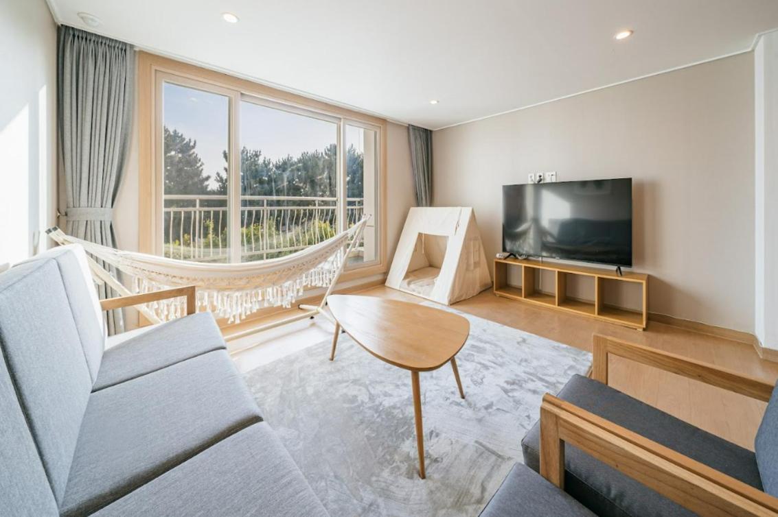 Superior Suite with Sea View - Photo 2