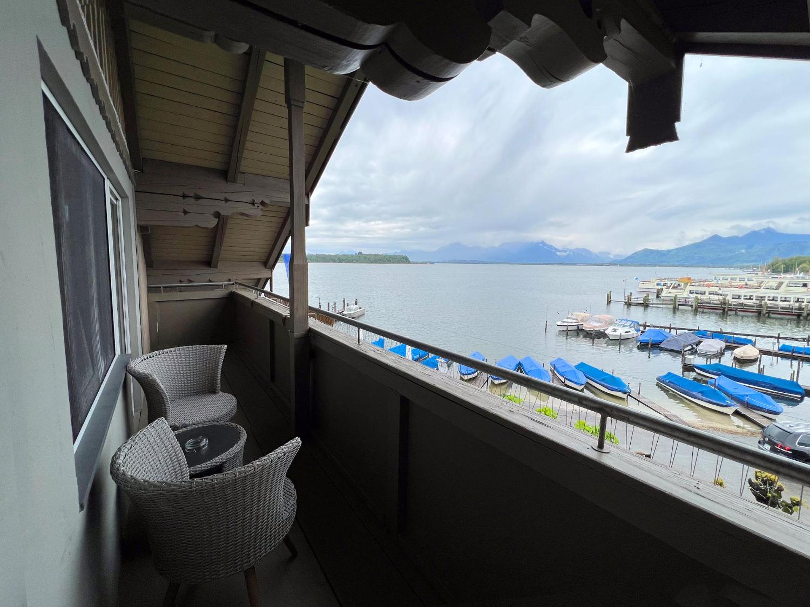 Large Double Room with lake view and balcony - Photo 18