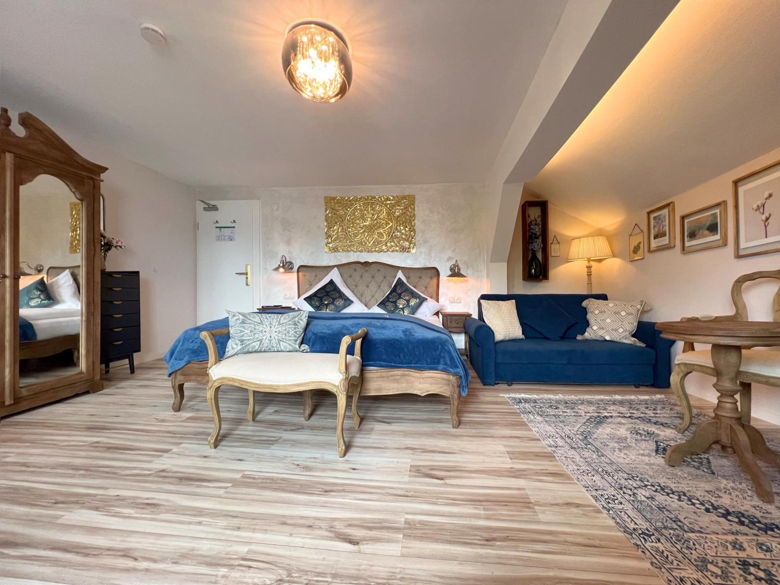 Large Double Room with lake view and balcony - Photo 19
