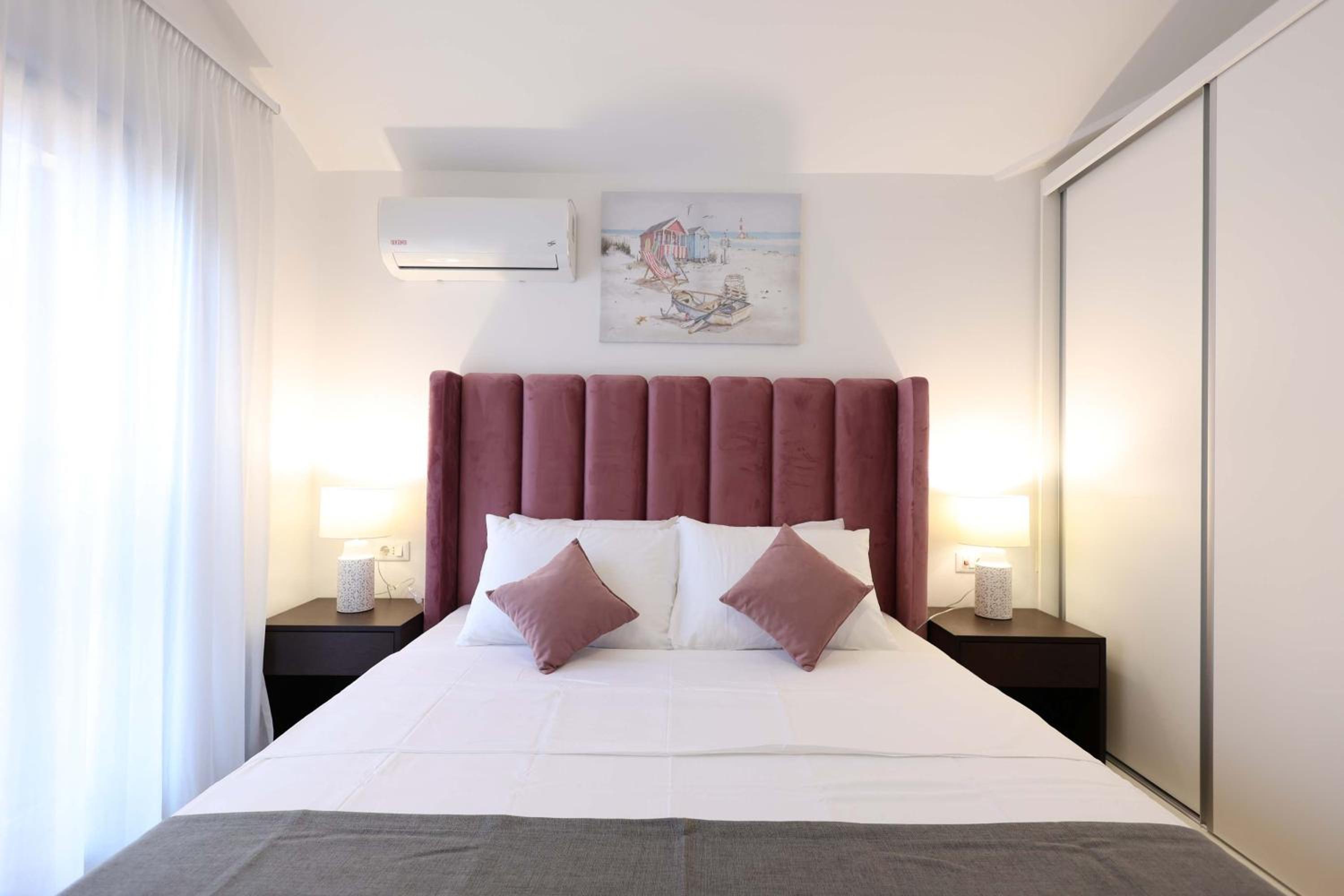 Deluxe One Bedroom Apartment with Balcony and Sea View (2+2) photo 2