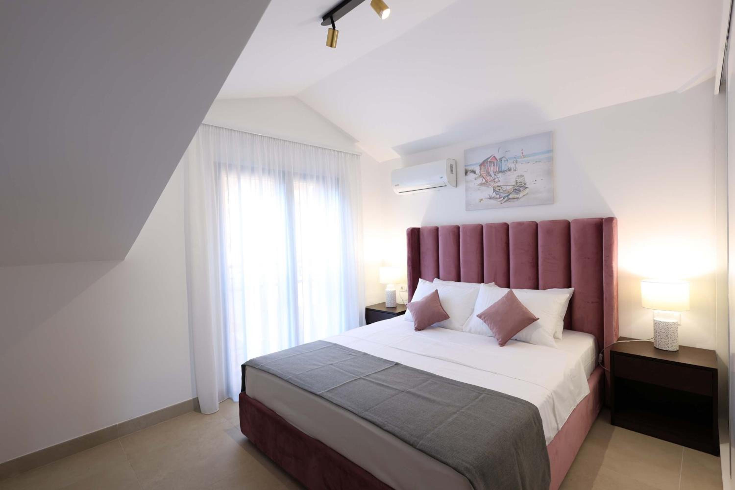 Deluxe One Bedroom Apartment with Balcony and Sea View (2+2)
