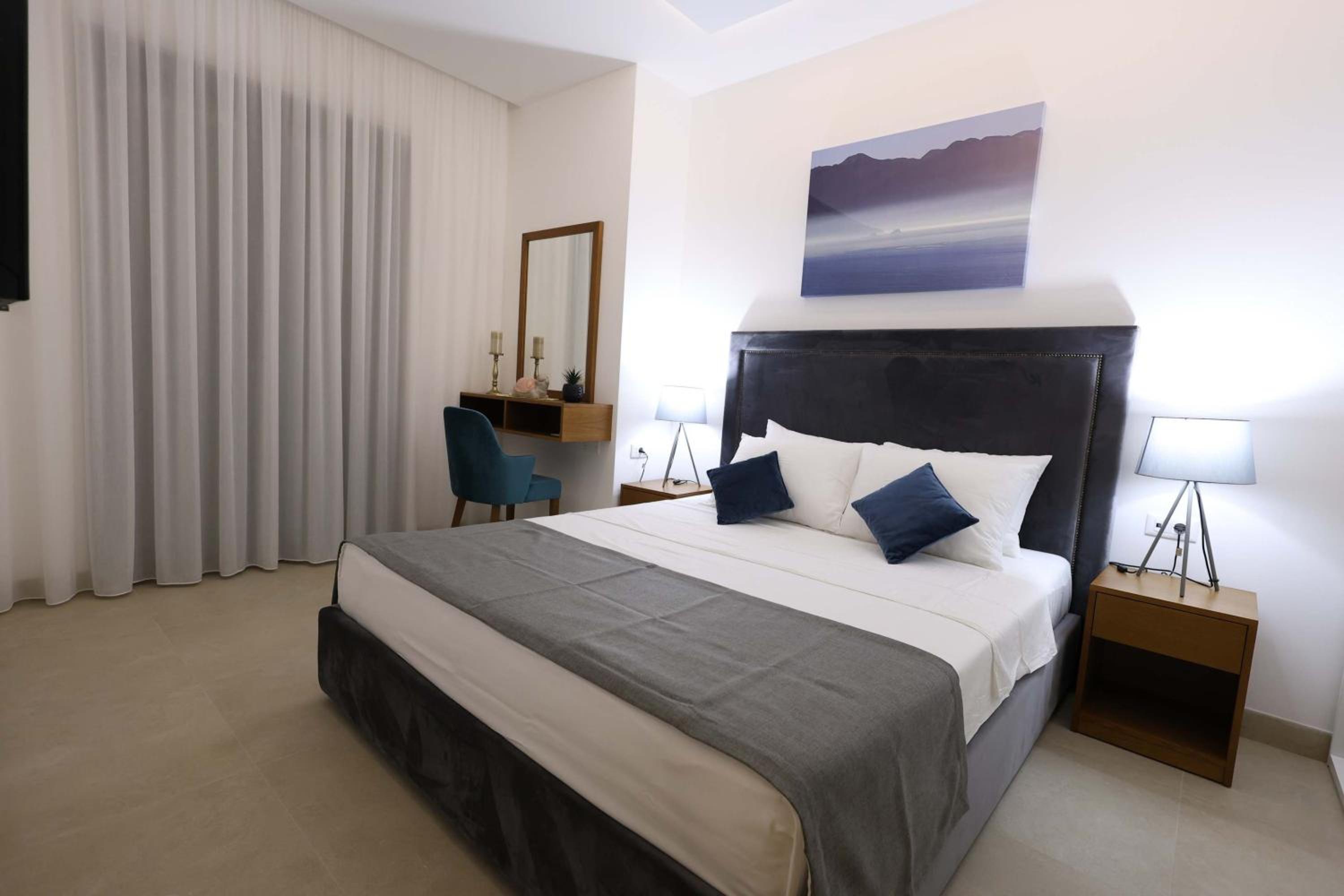 One Bedroom Apartment with Balcony and Partial Sea View (2+2) photo 1