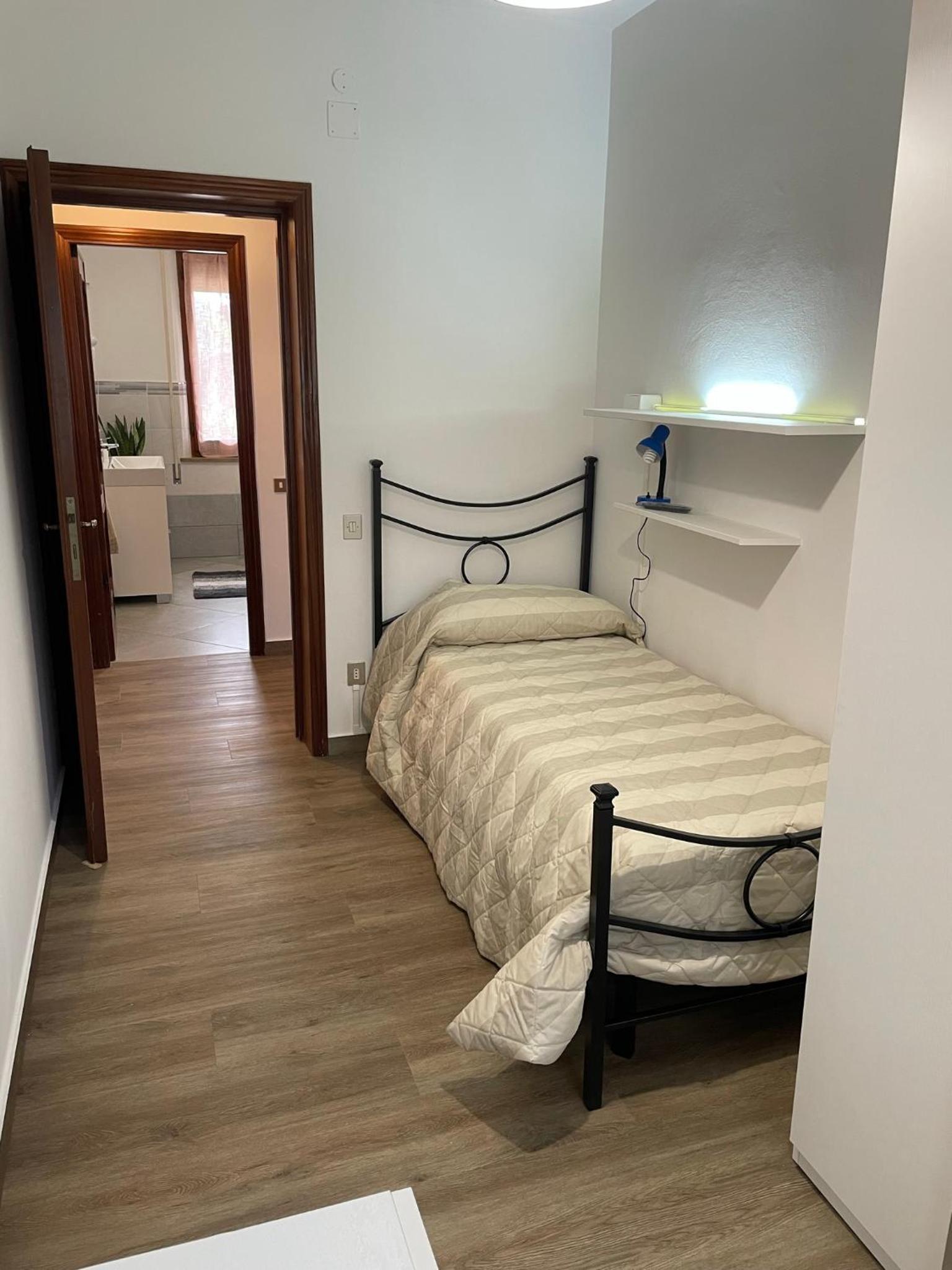 Single Room with Shared Bathroom photo 1