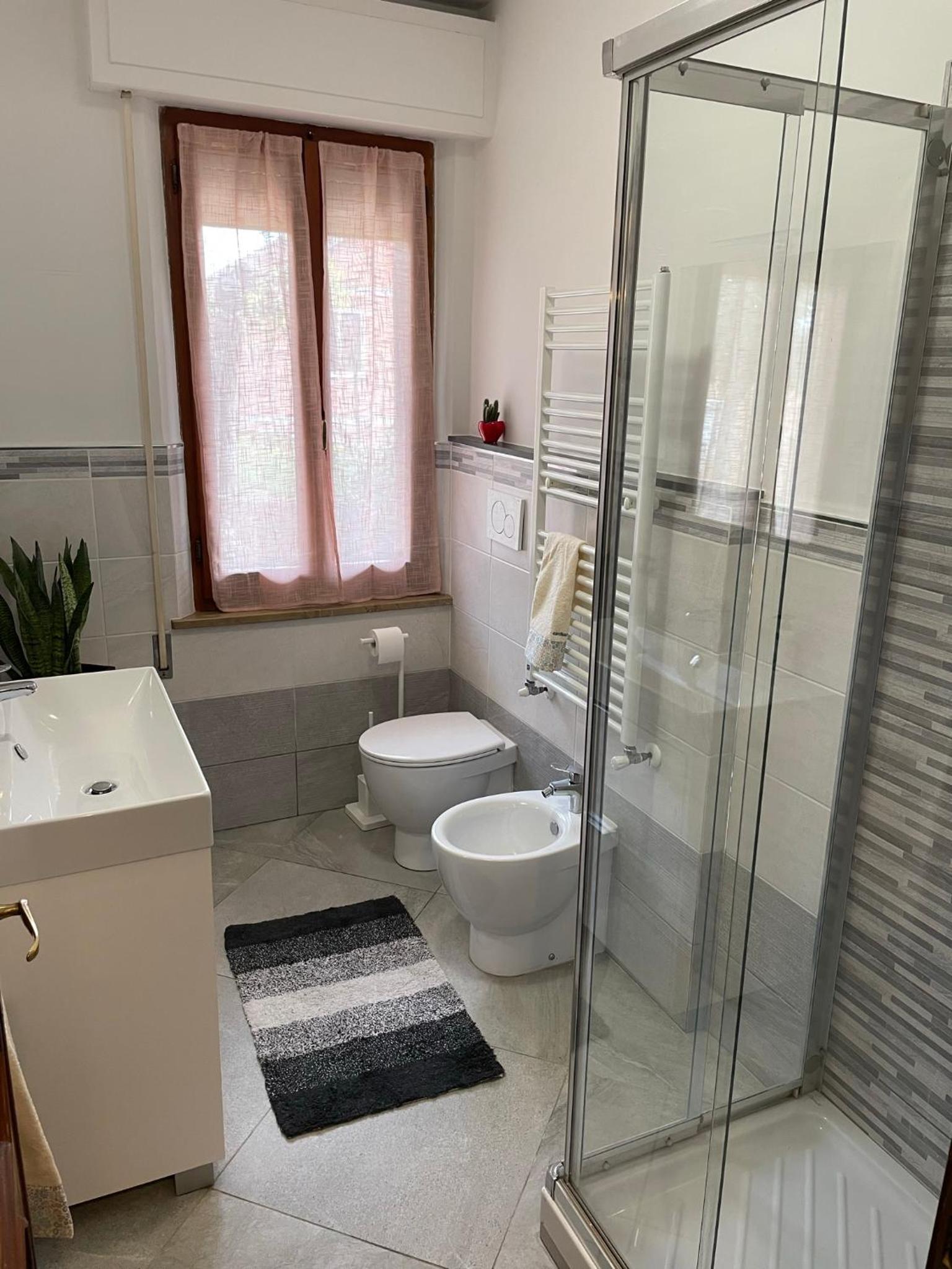 Single Room with Shared Bathroom photo 3