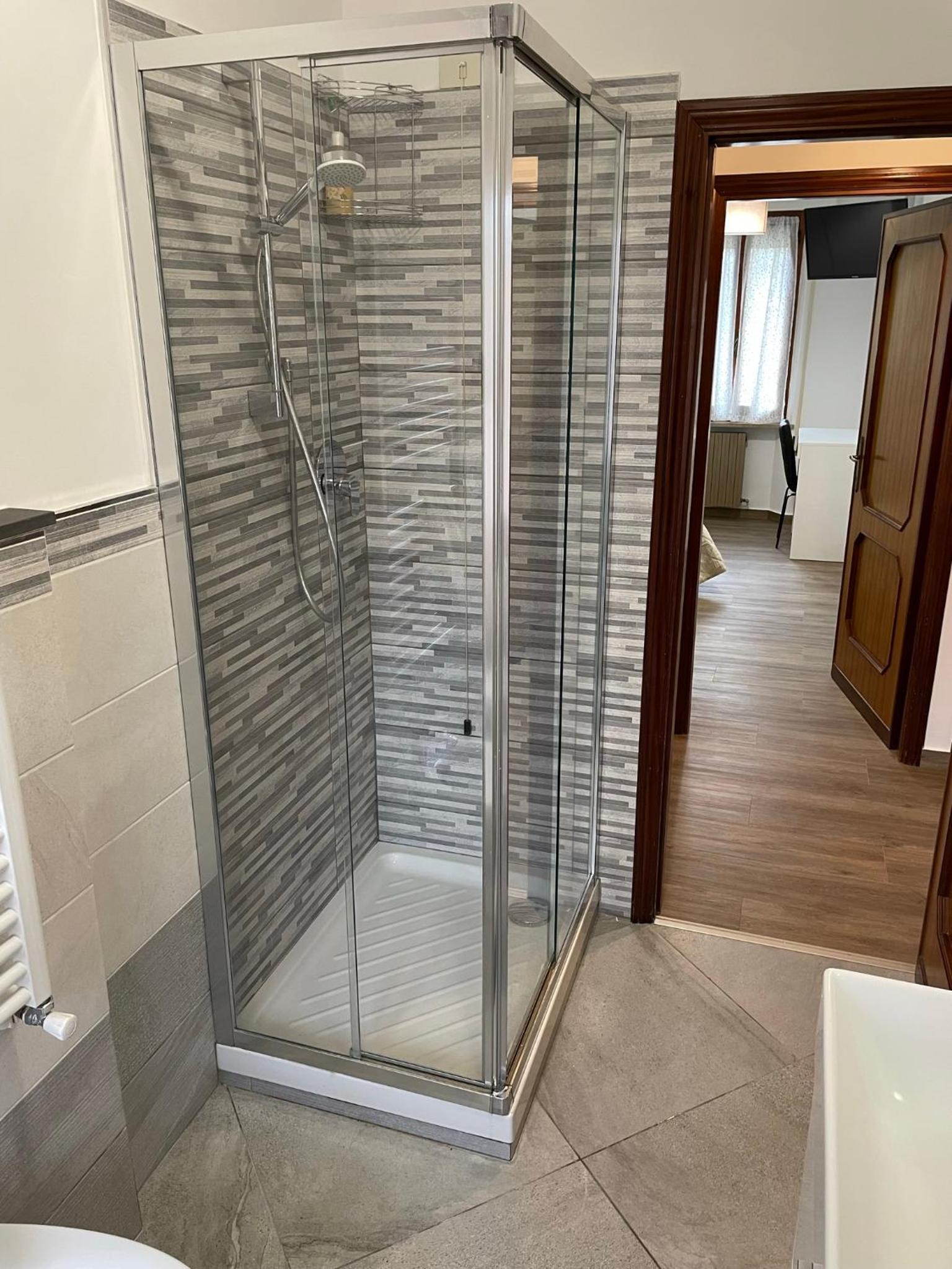 Single Room with Shared Bathroom photo 2