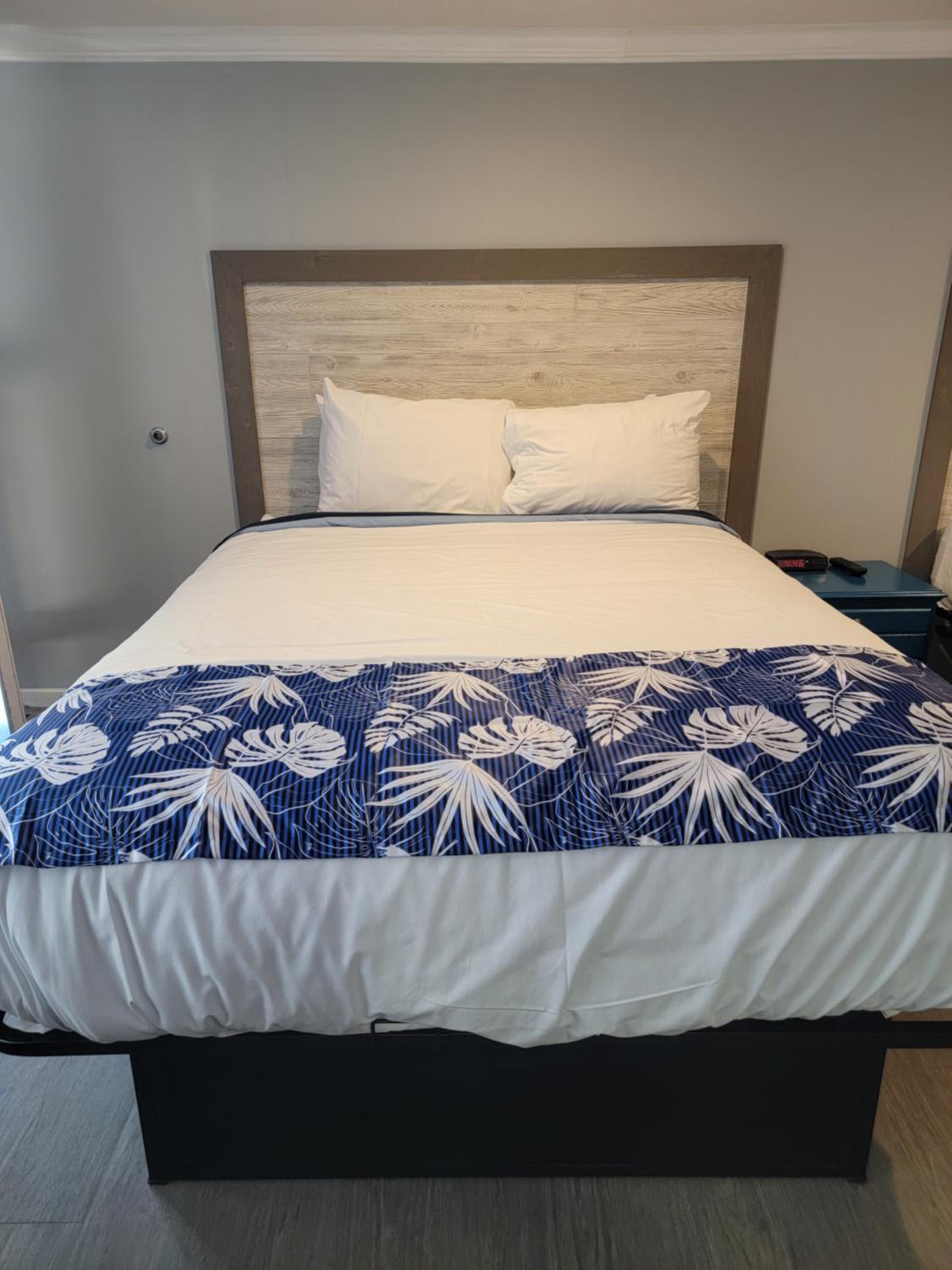 Queen Room with Two Queen Beds - Non-Smoking - Photo 4