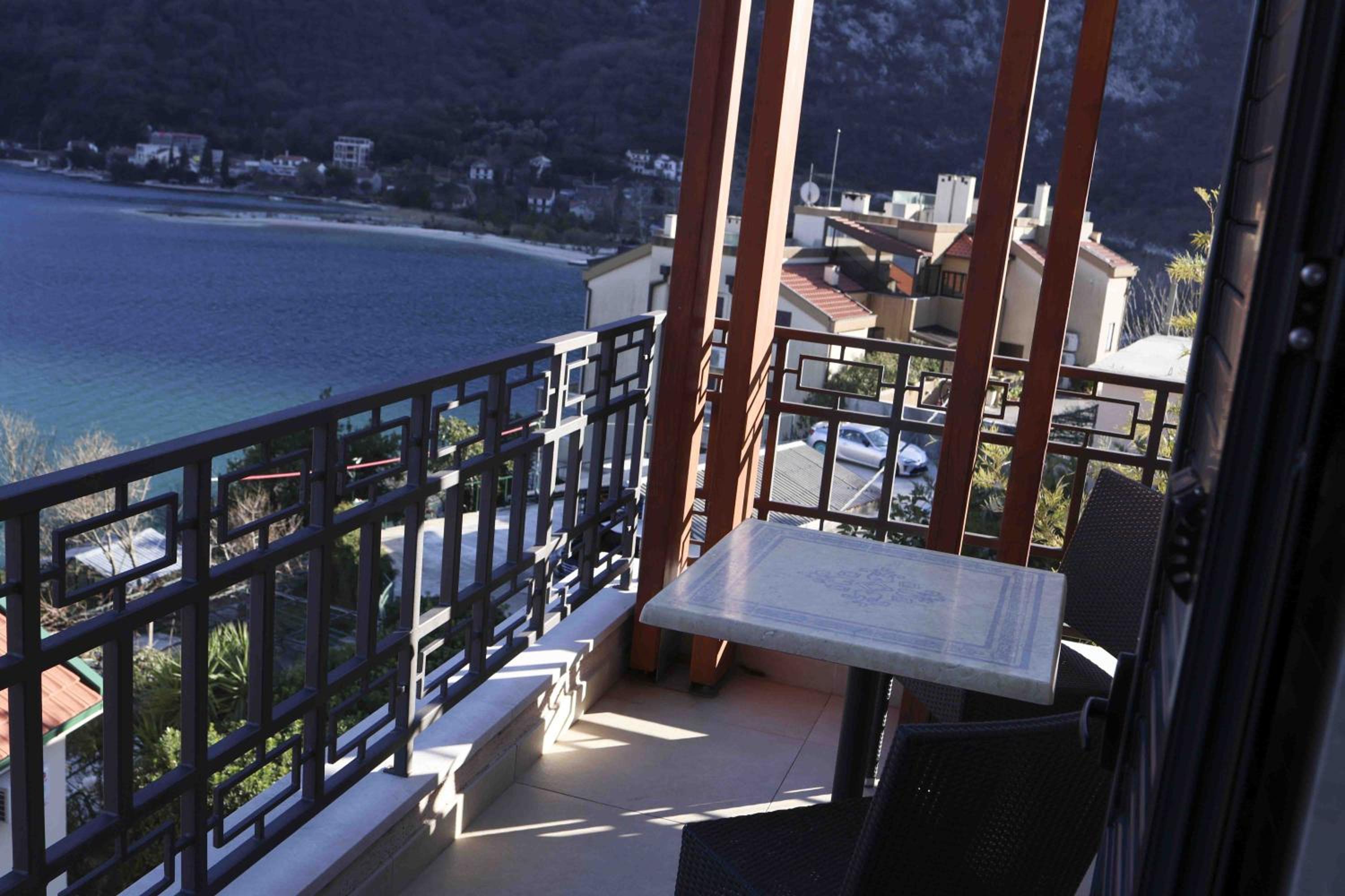 Deluxe Two Bedroom Apartment with Balcony and Sea View (4+2) photo 3