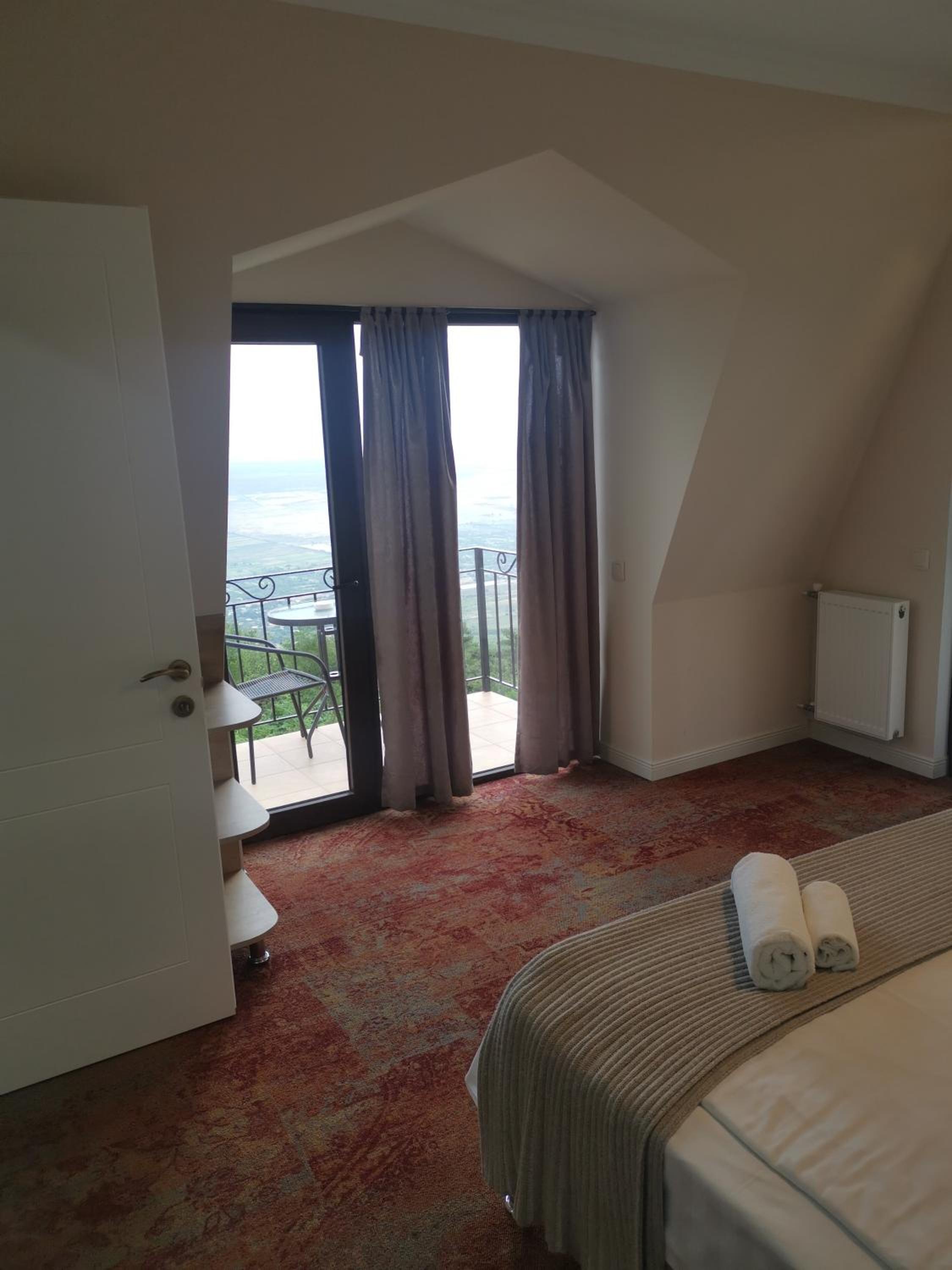 Suite with Mountain View photo 2