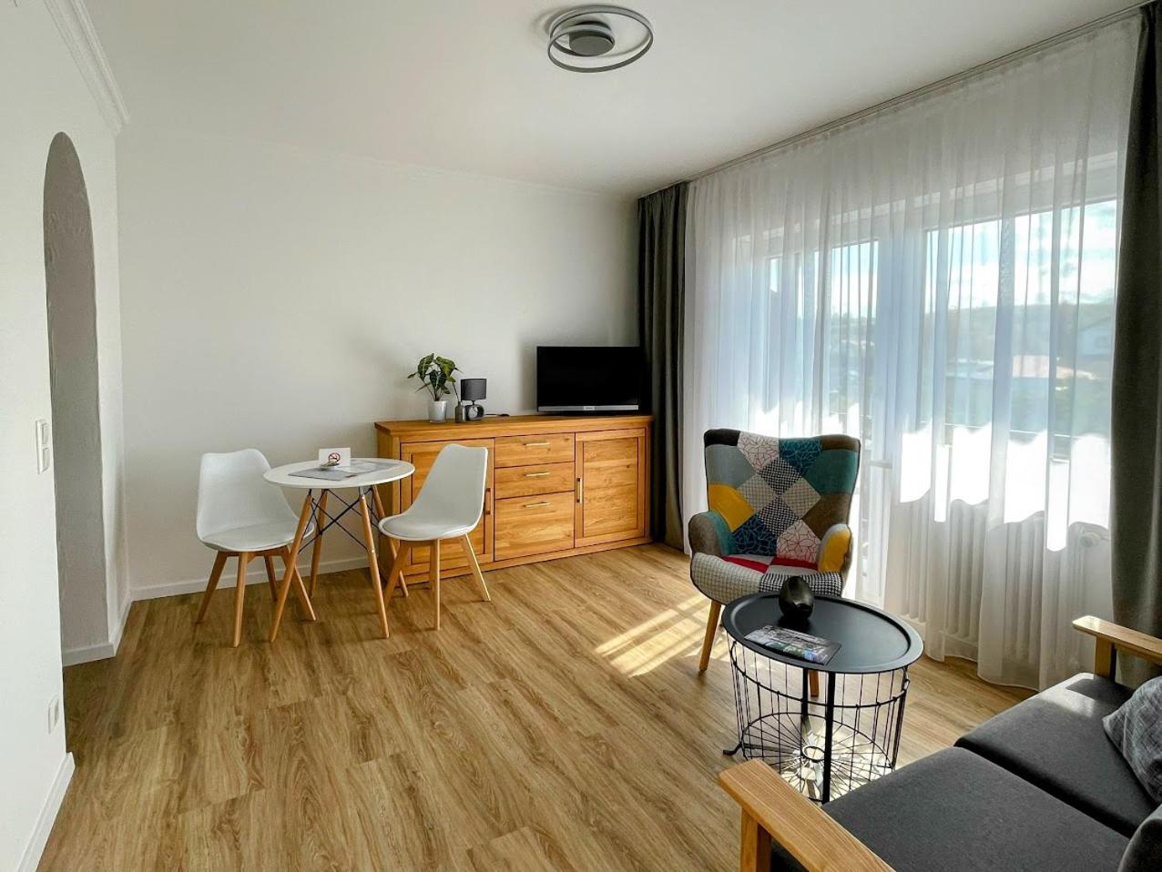 Apartment with Balcony photo 3