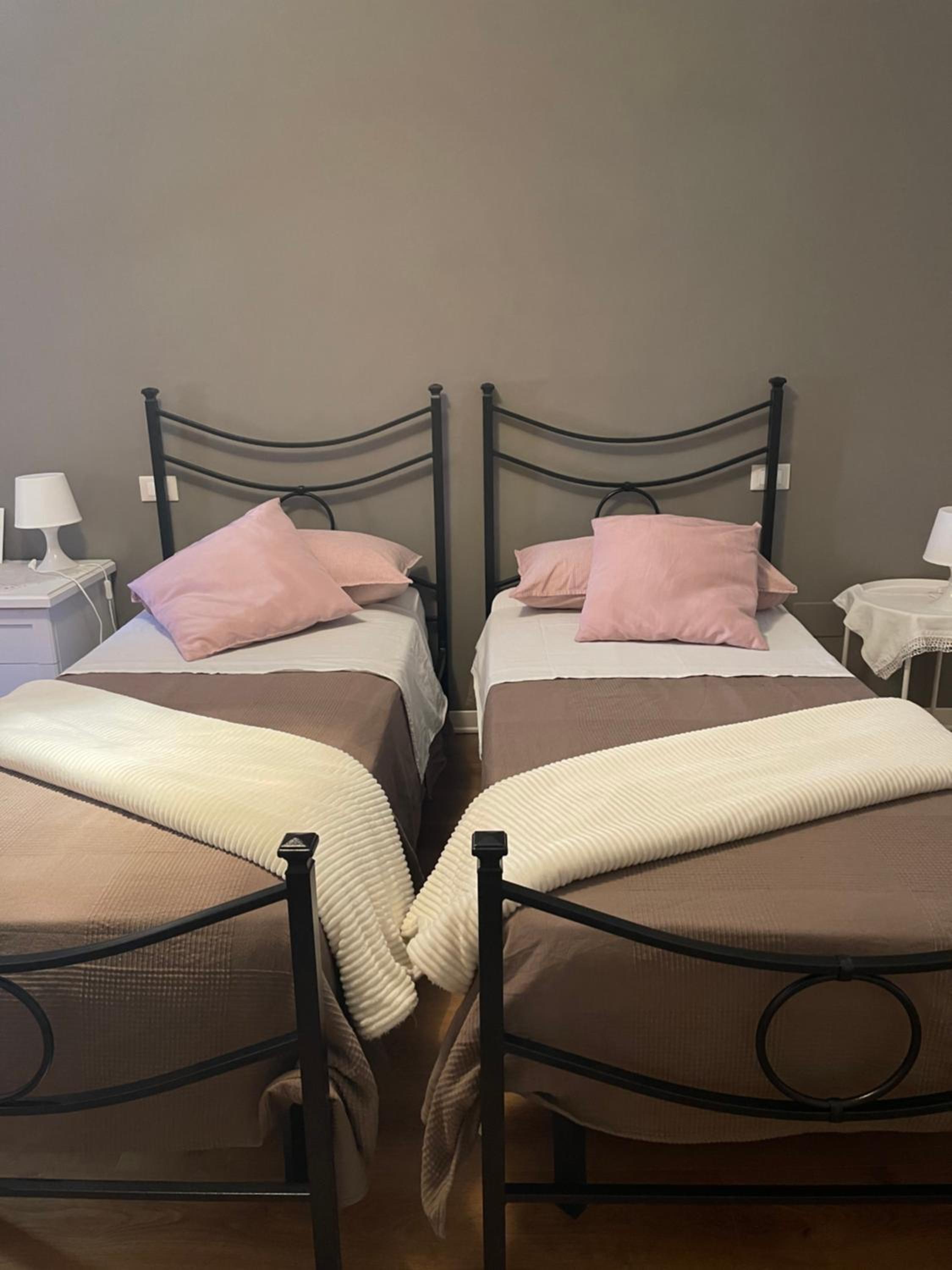 Double or Twin Room with Balcony - Photo 8