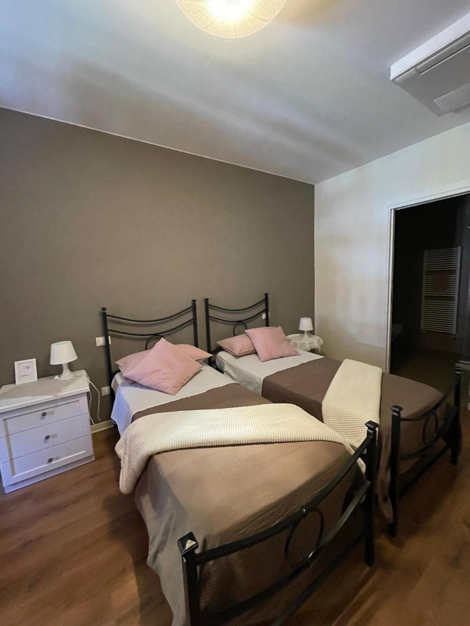 Double or Twin Room with Balcony - Photo 7
