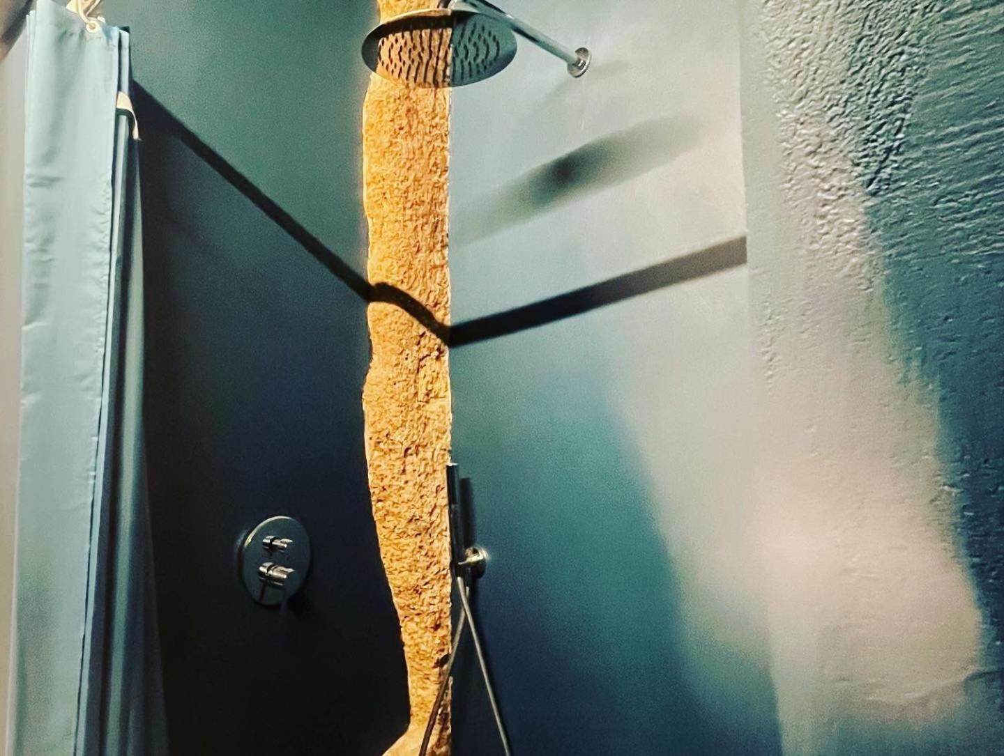 Deluxe King Room photo 2