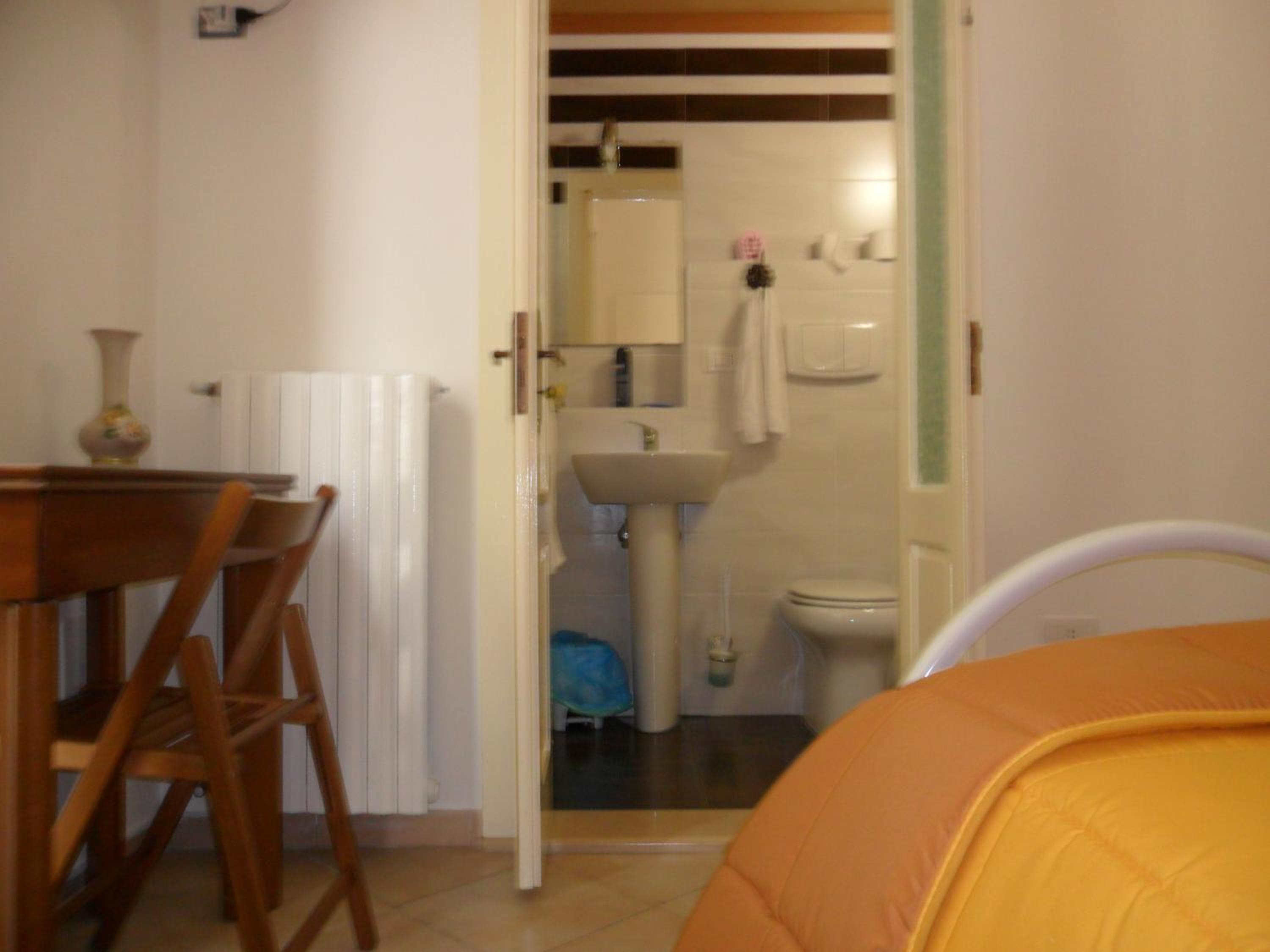 Triple Room with Private Bathroom and External Stovetop photo 3