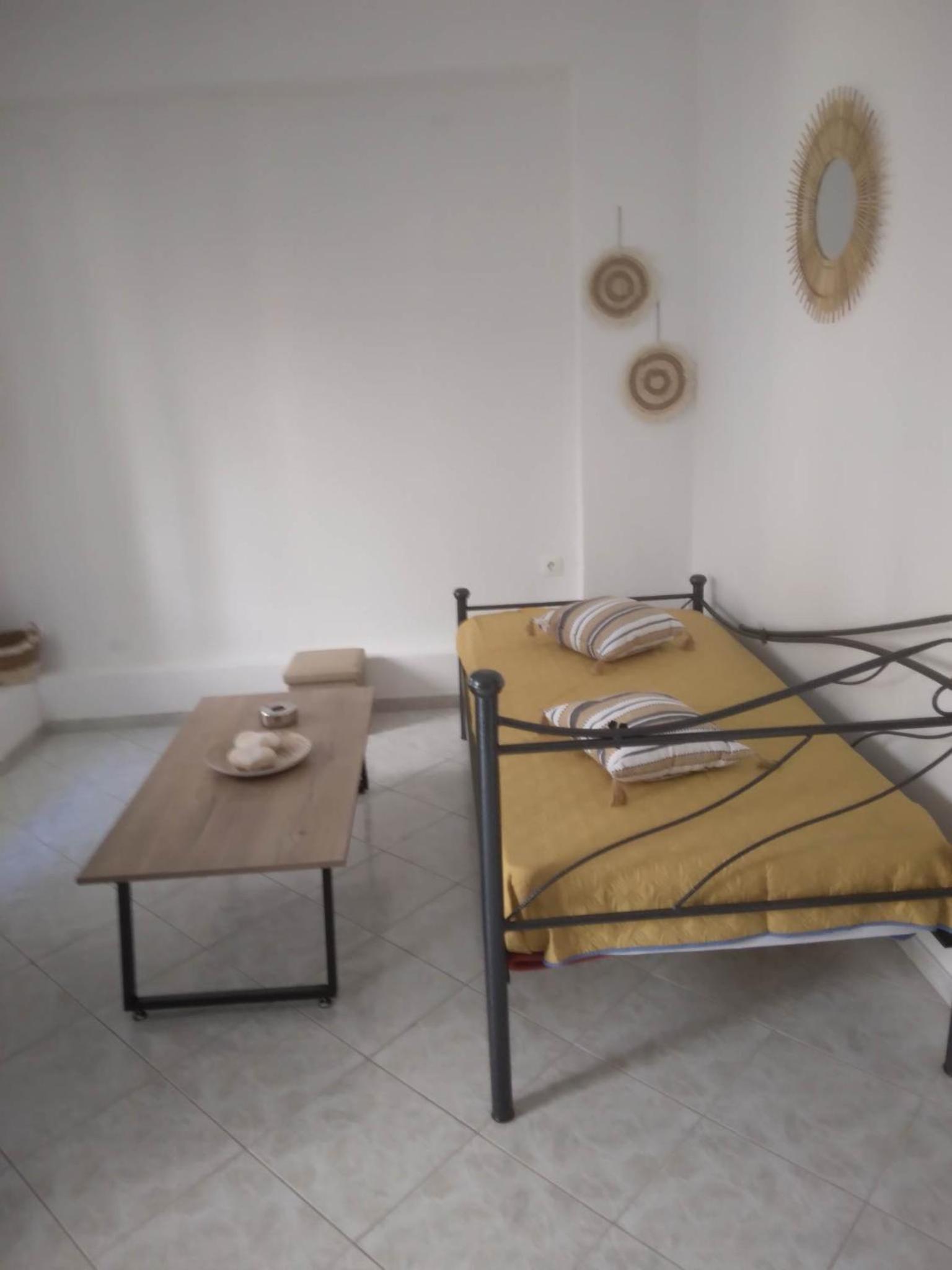 One-Bedroom Apartment photo 2