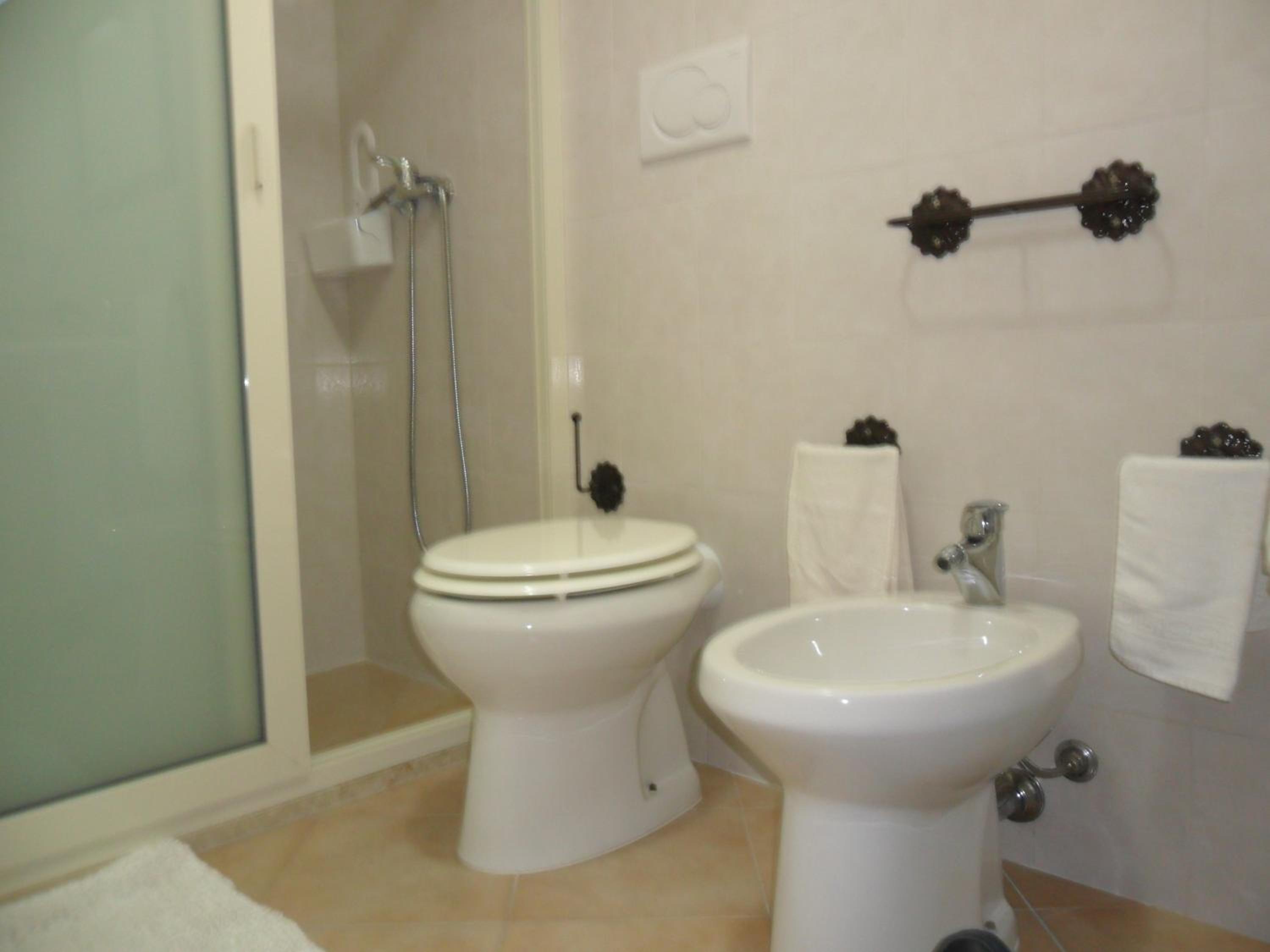 Comfort Triple Room with Bathroom and External Stovetop photo 3