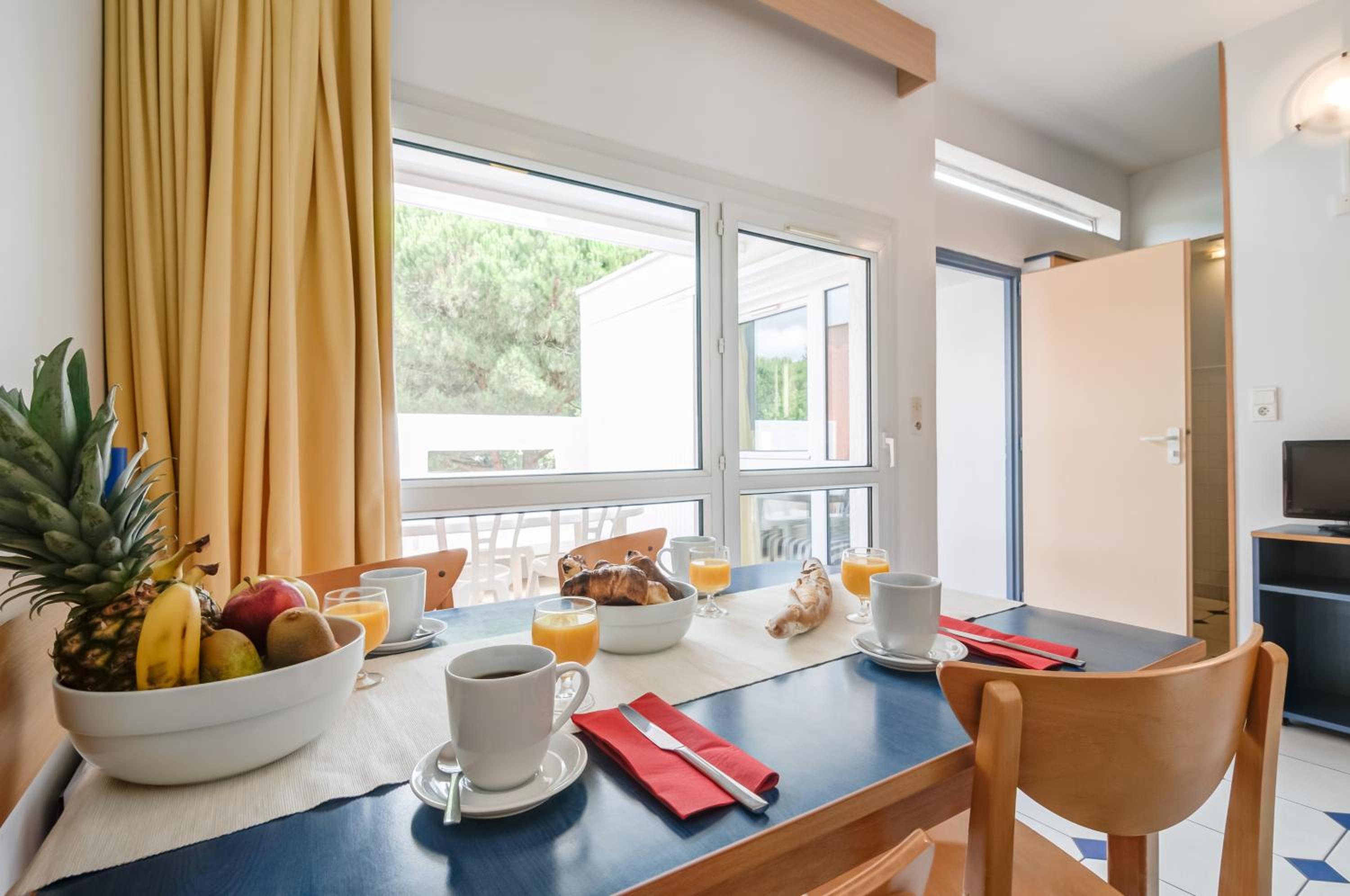 Two-Bedroom Apartment with Terrace (6 People) - Ground Floor - Photo 6