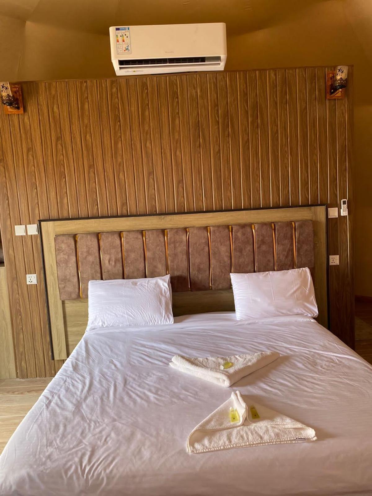 Deluxe King Room photo 1