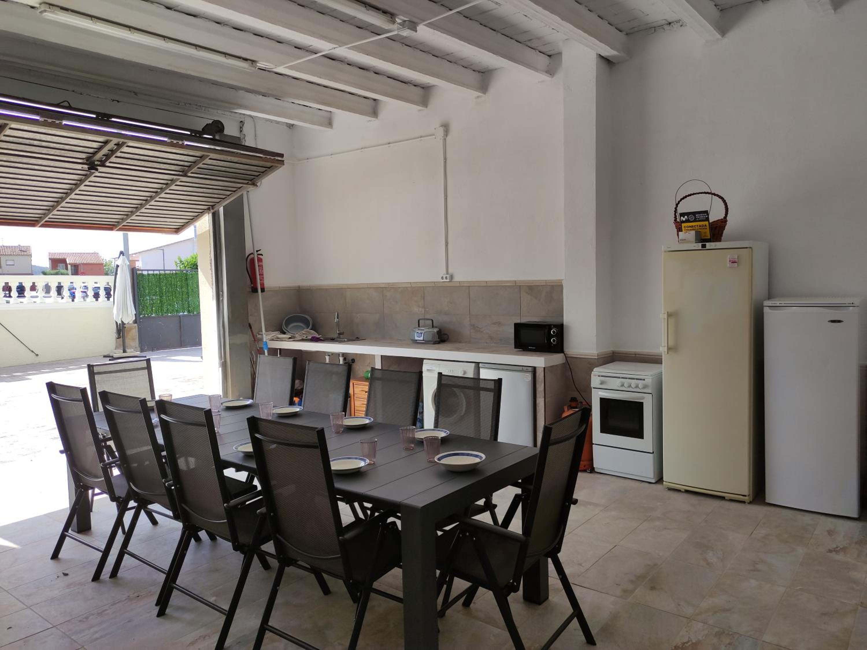 Five-Bedroom House photo 3
