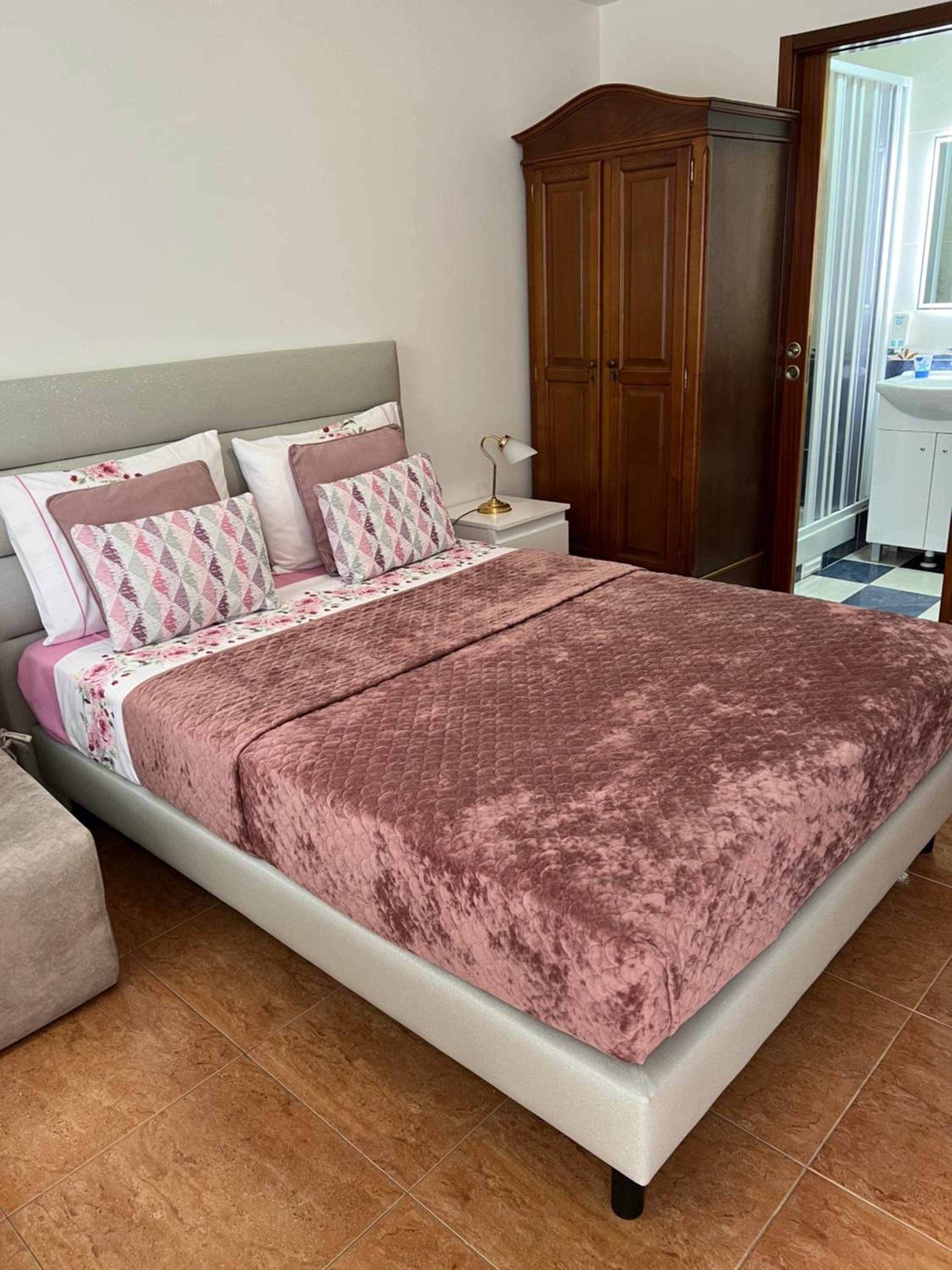 One-Bedroom House photo 1