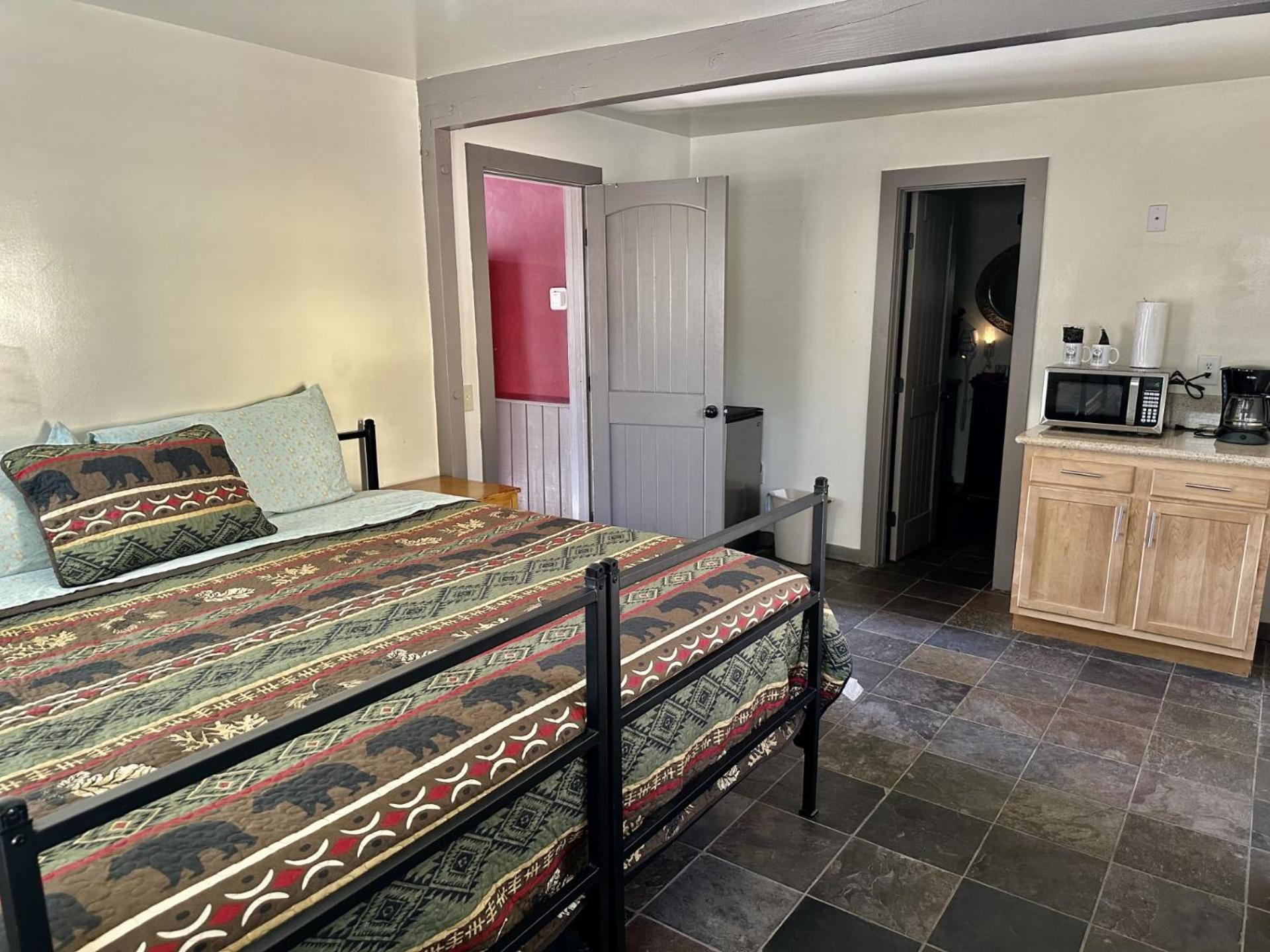 One-Bedroom Suite - Photo 1
