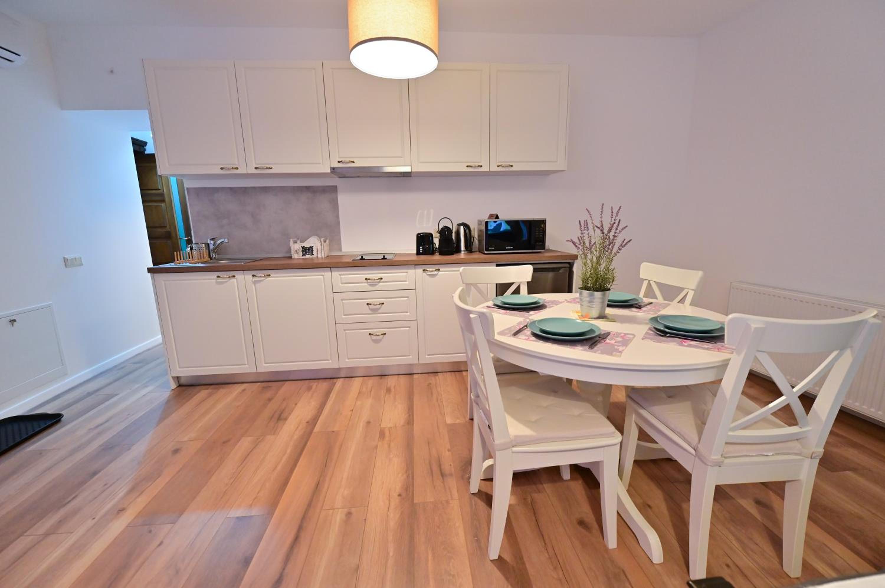 One-Bedroom Apartment - Photo 9