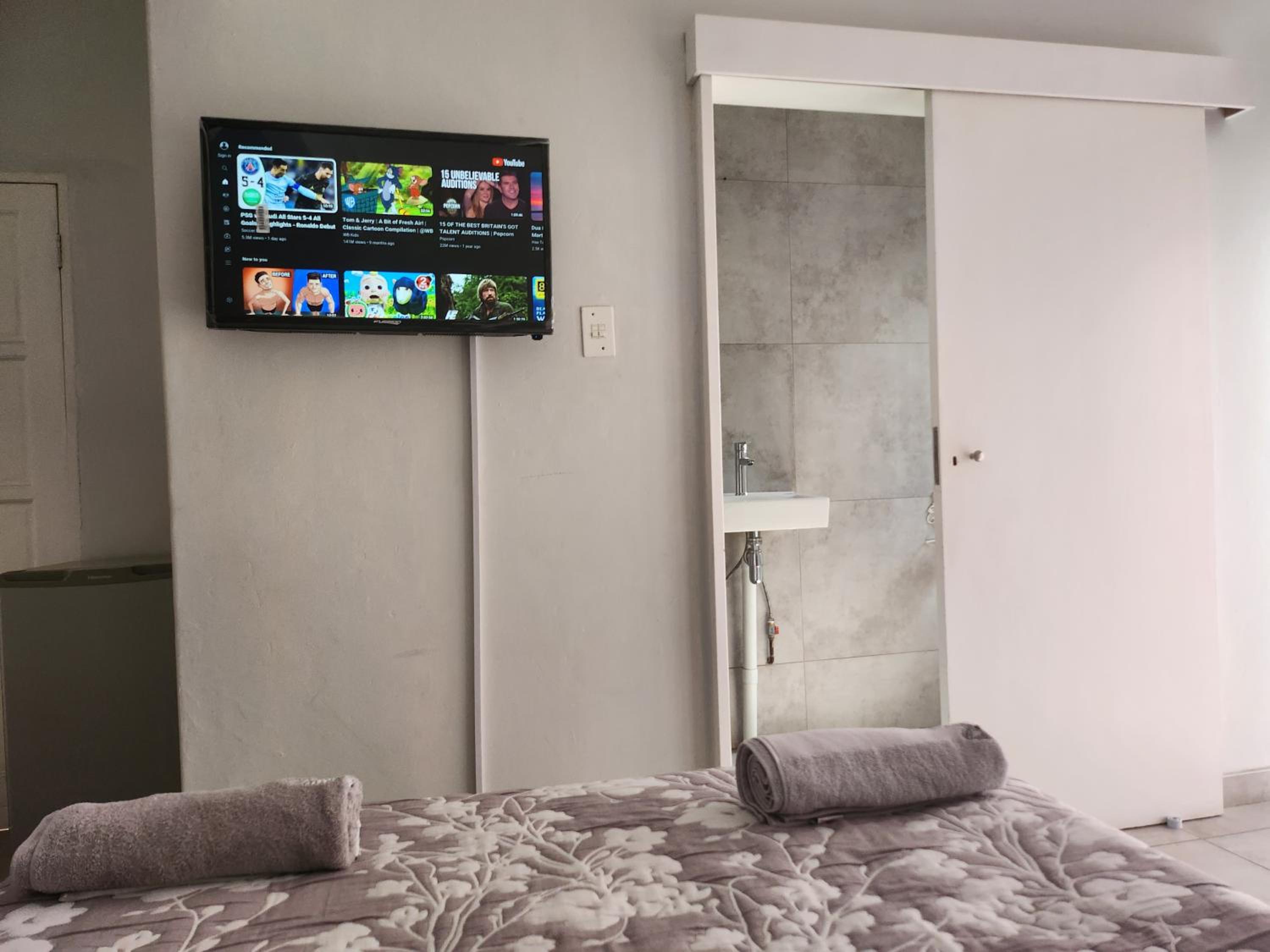 Double Room with Private Bathroom photo 2