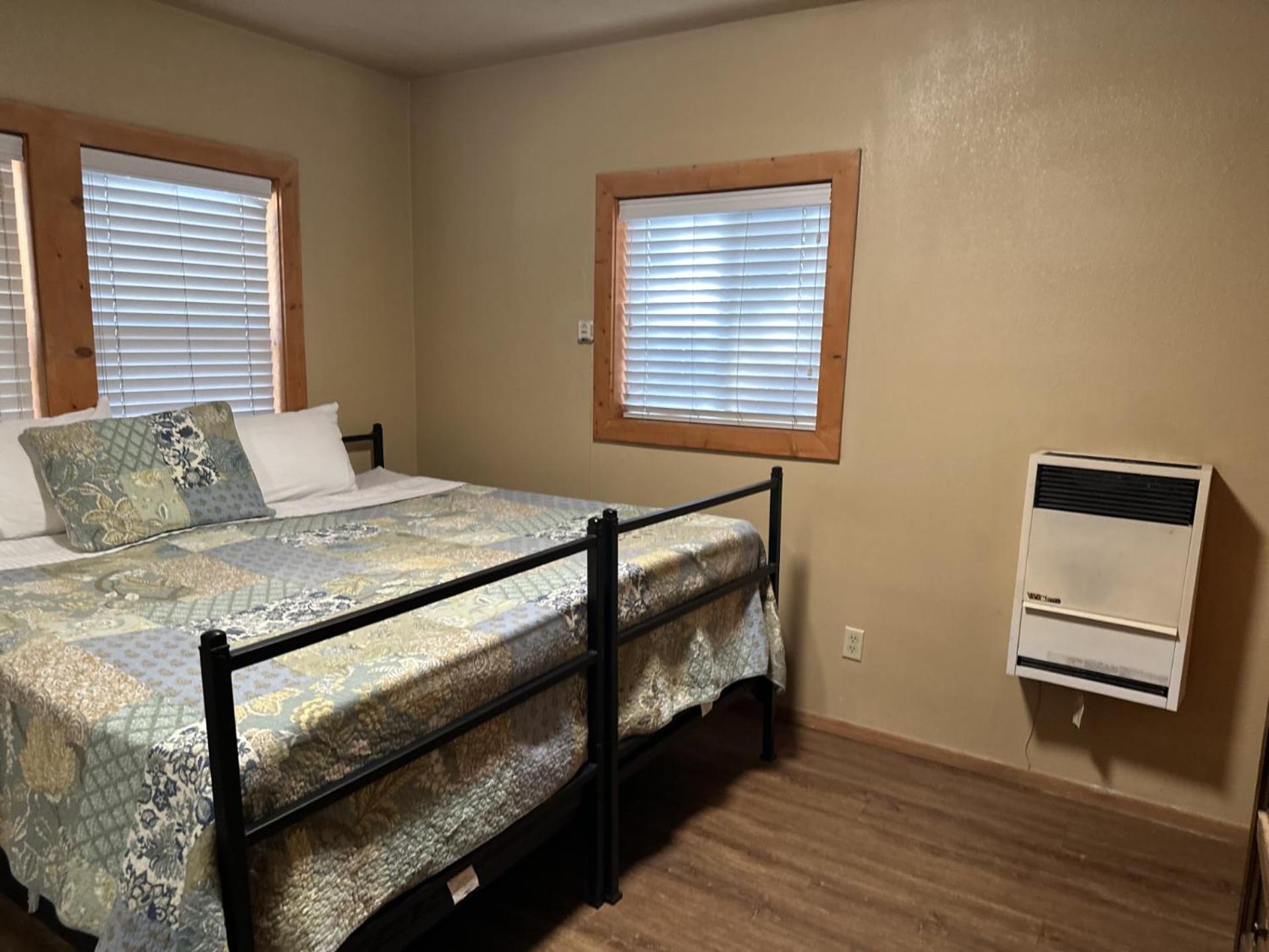 Three-Bedroom House - Photo 14