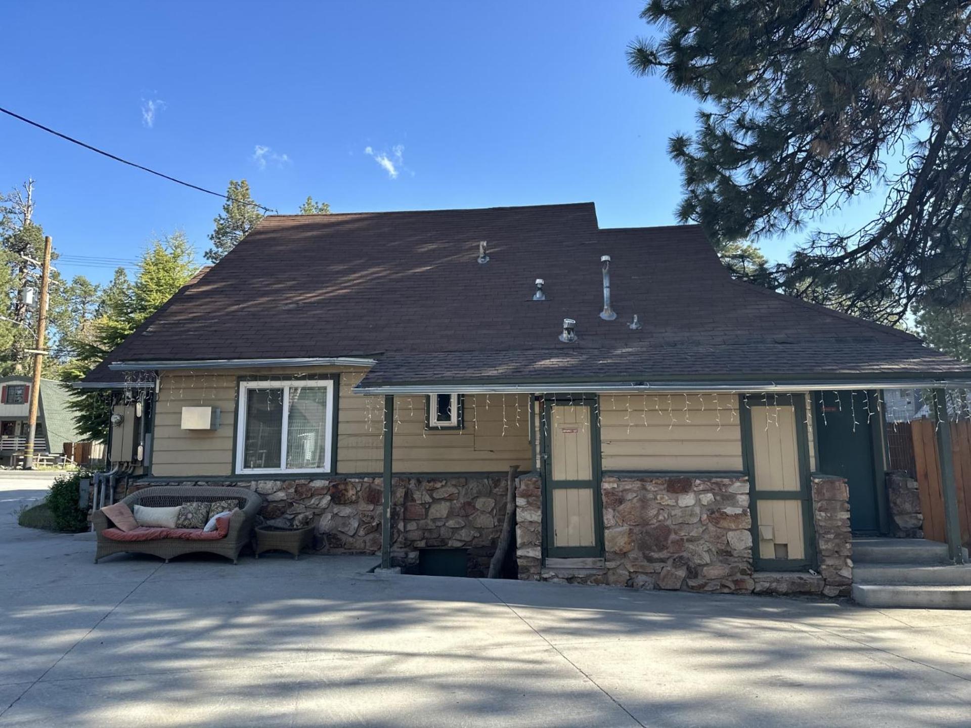 Three-Bedroom House - Photo 15