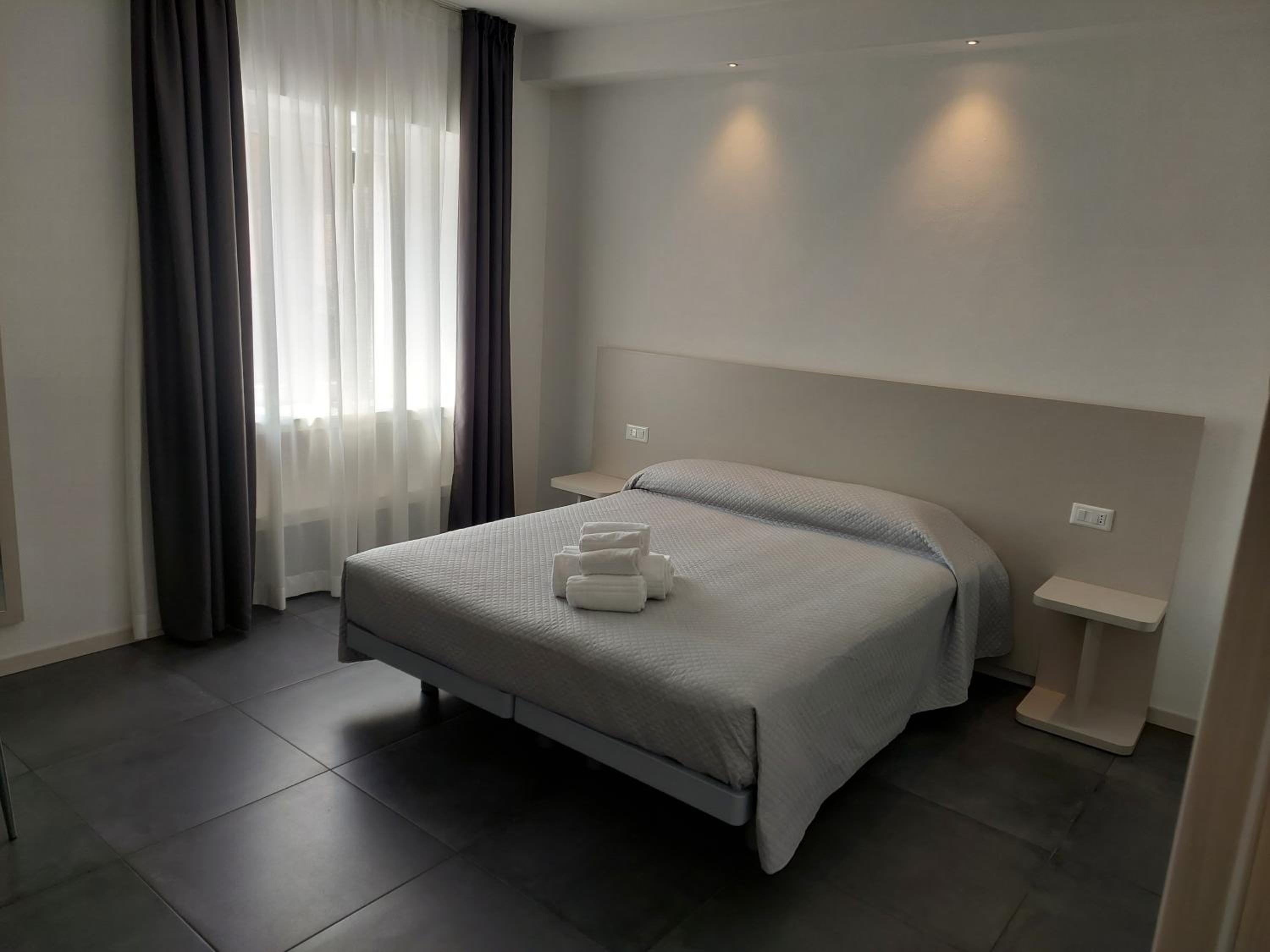 Large Double Room photo 2
