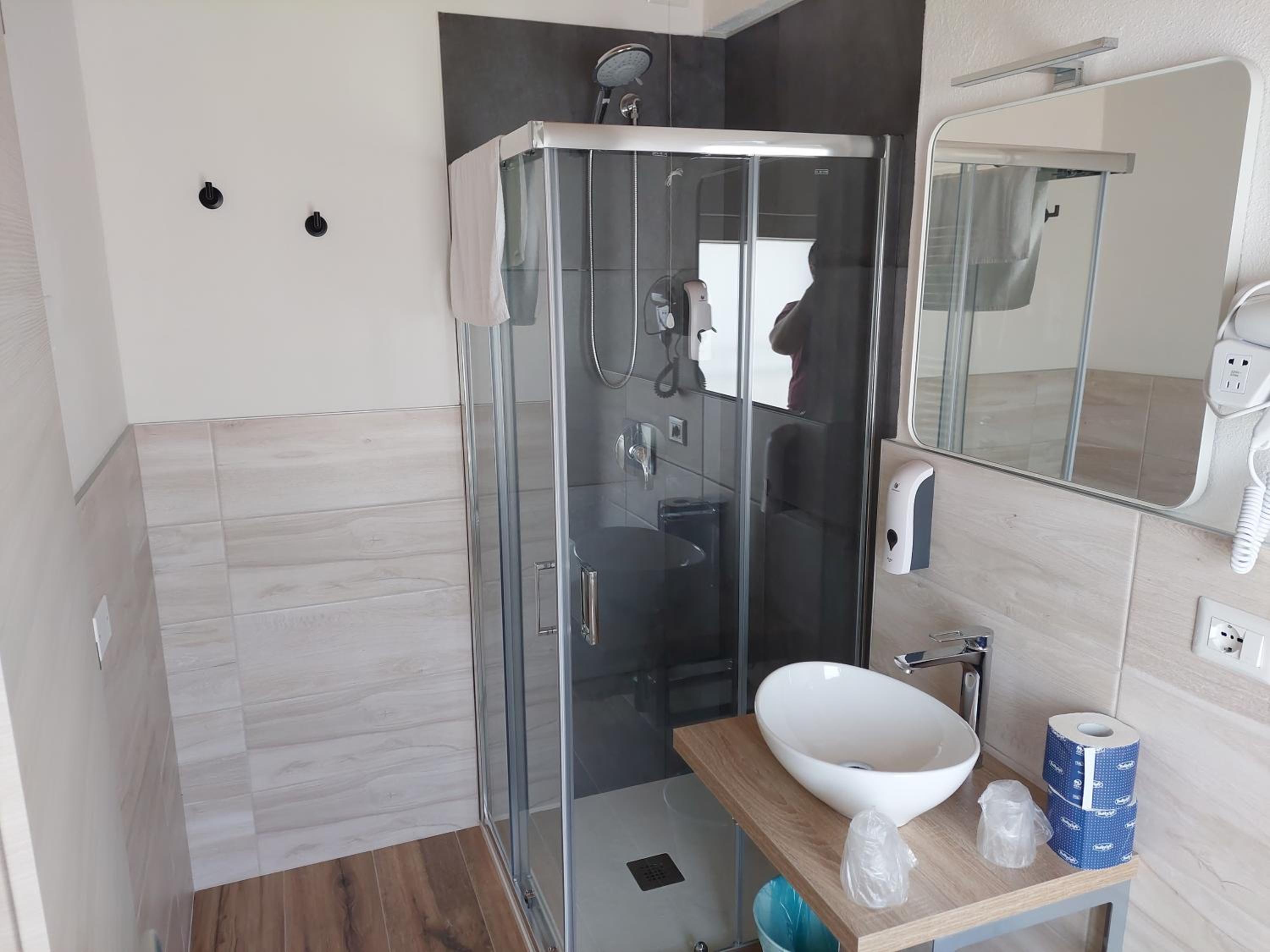 Large Double or Twin Room photo 3