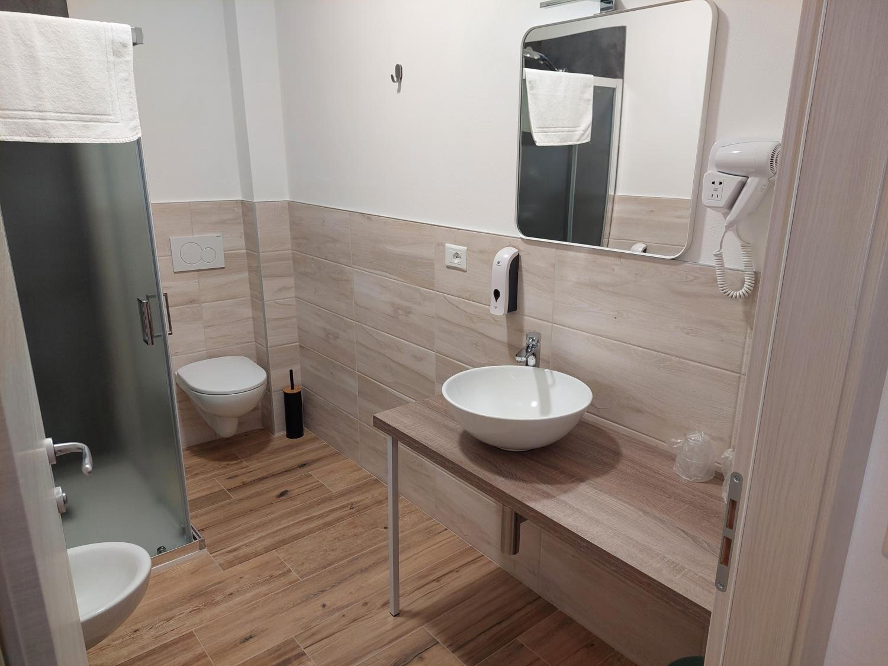 Large Double Room photo 2