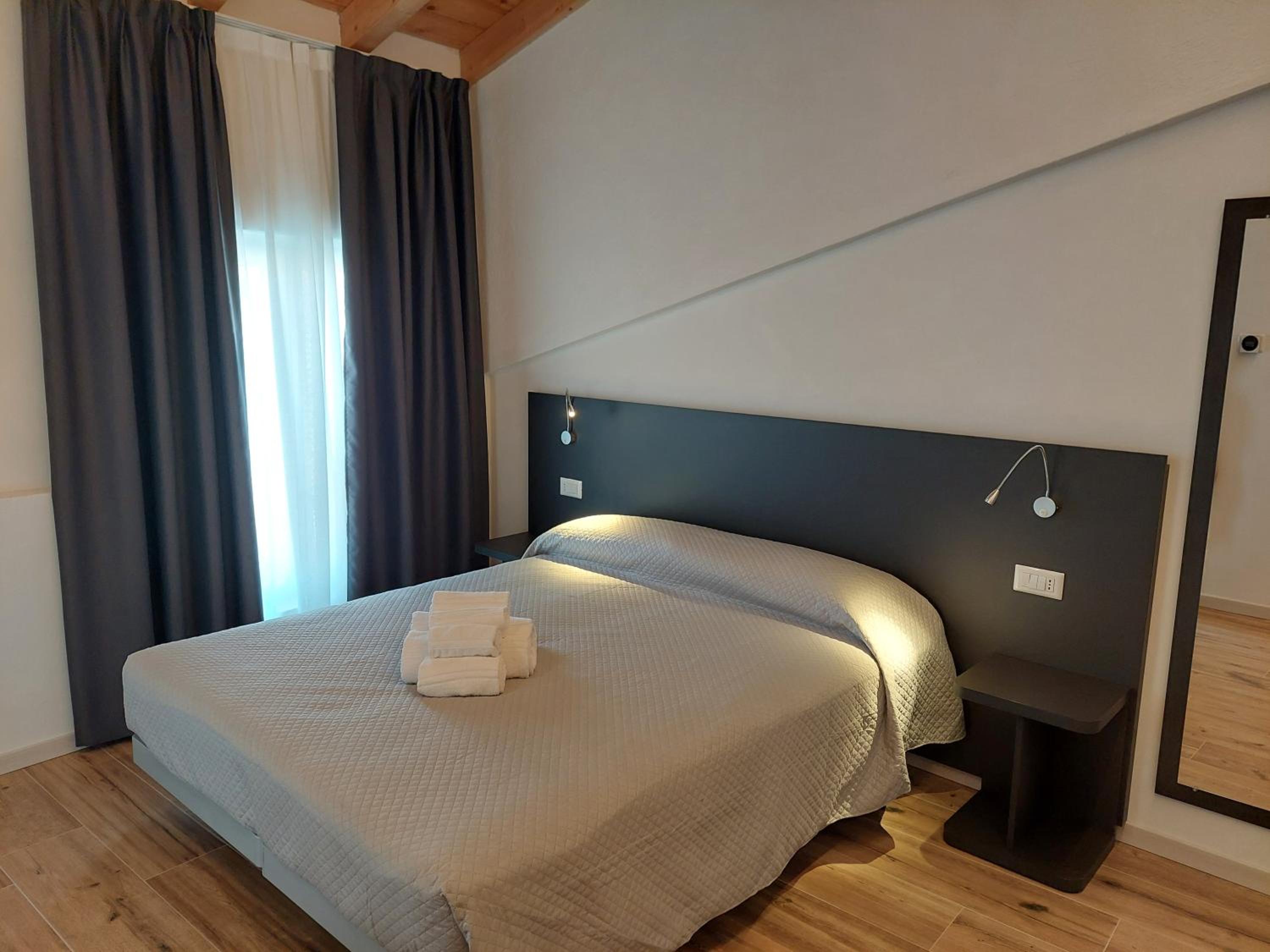 Large Double Room photo 3