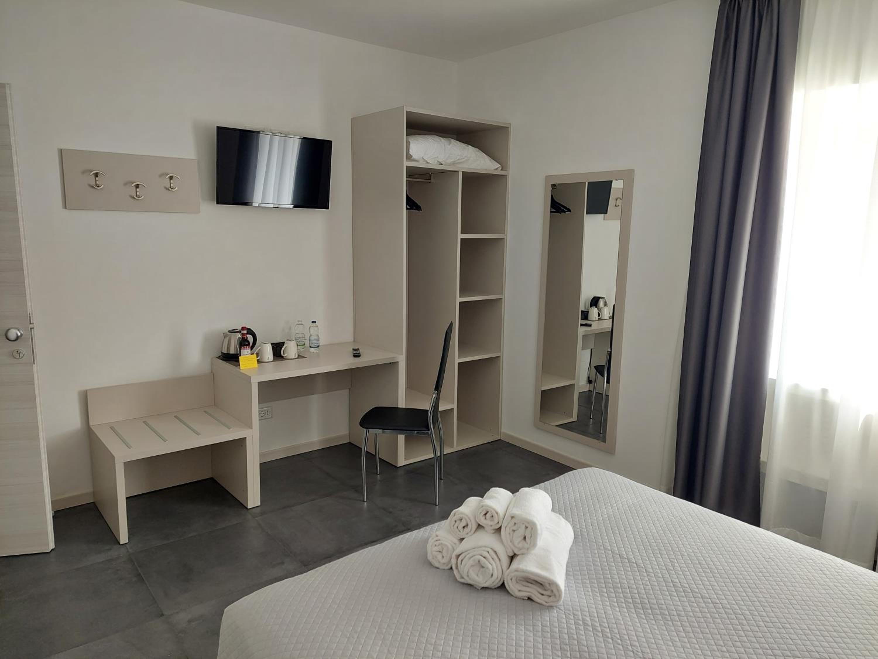 Large Double Room photo 3