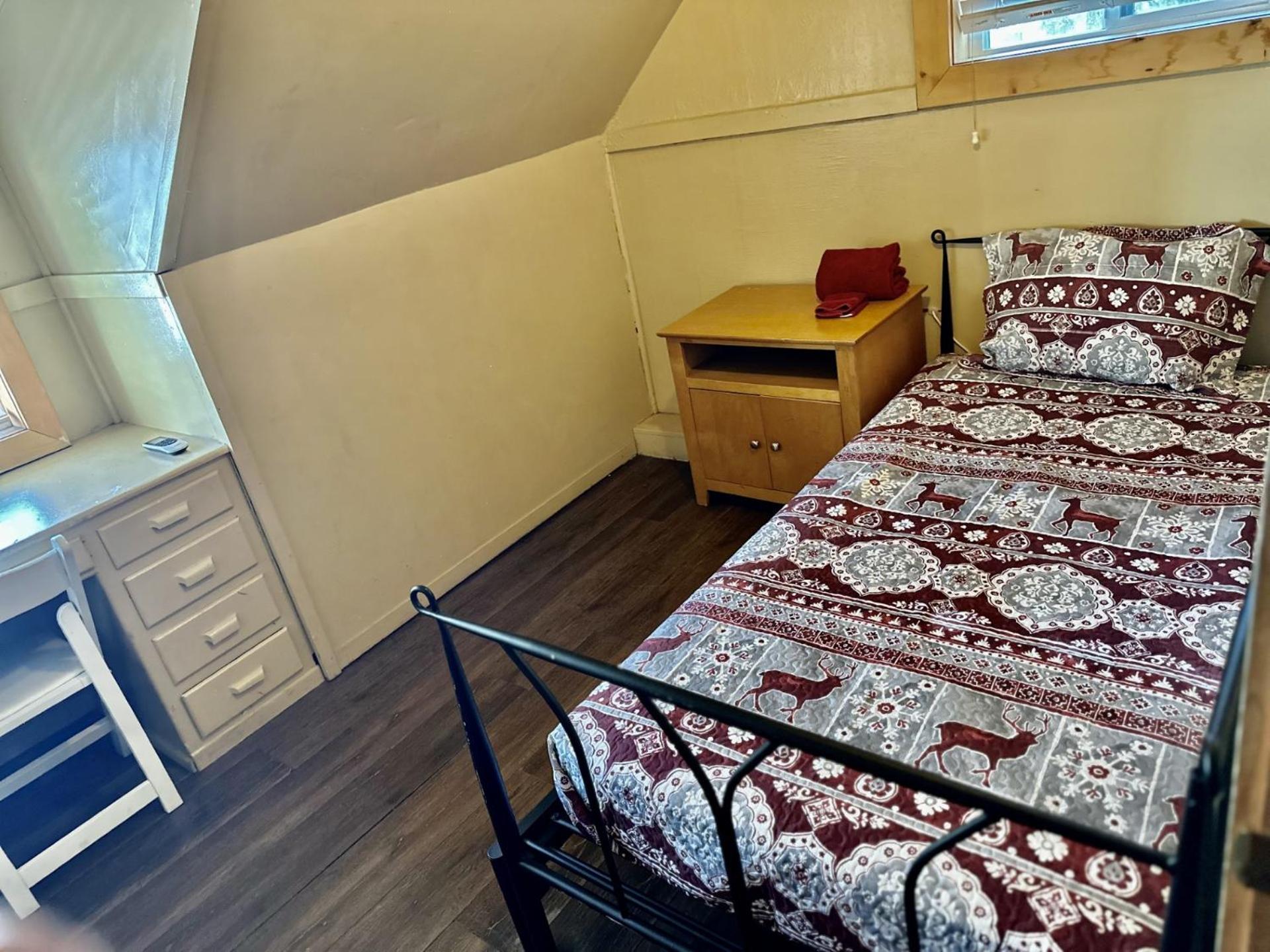 Three-Bedroom House - Photo 6