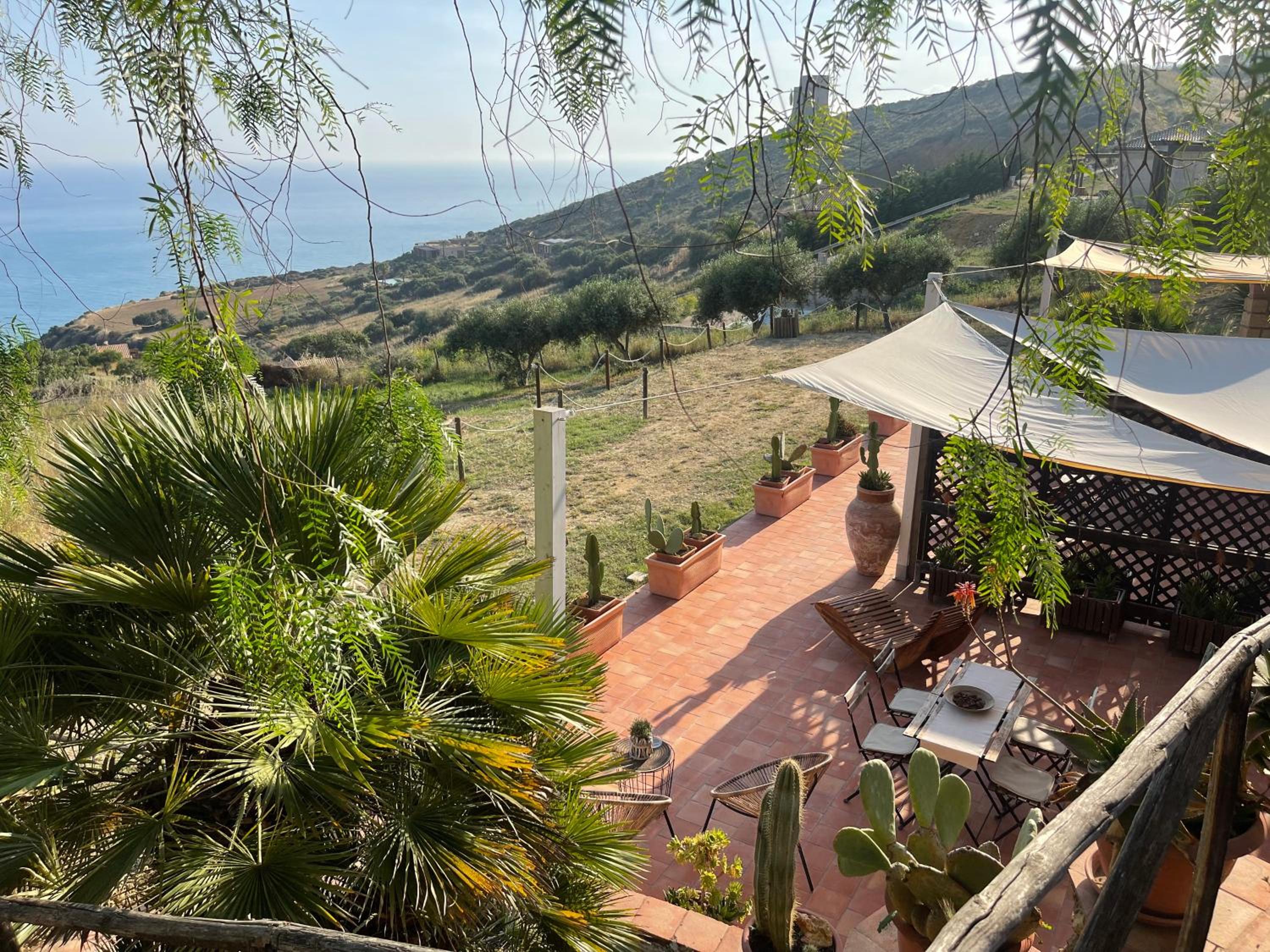 Deluxe Suite with Sea View - Photo 42