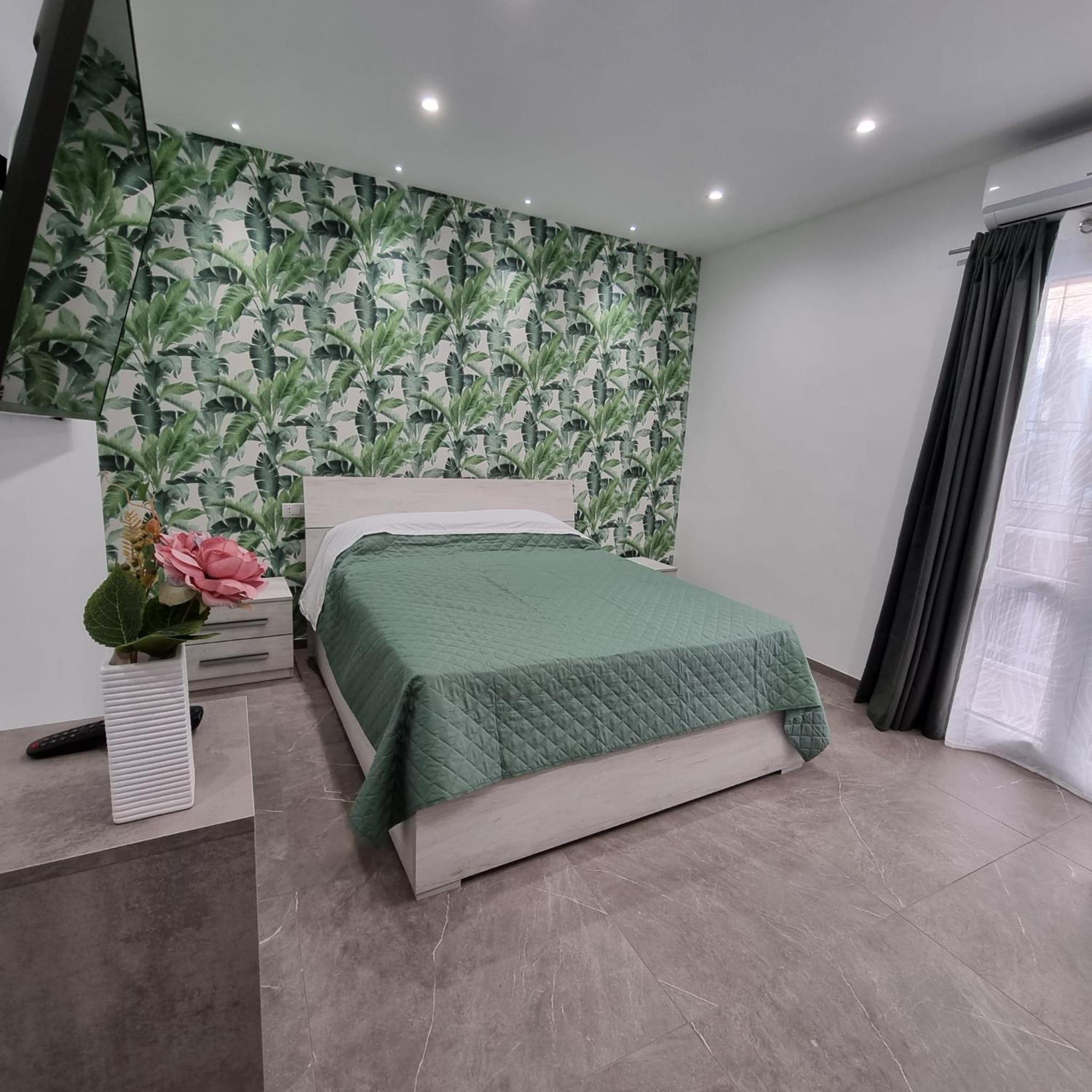 Deluxe King Room photo 1
