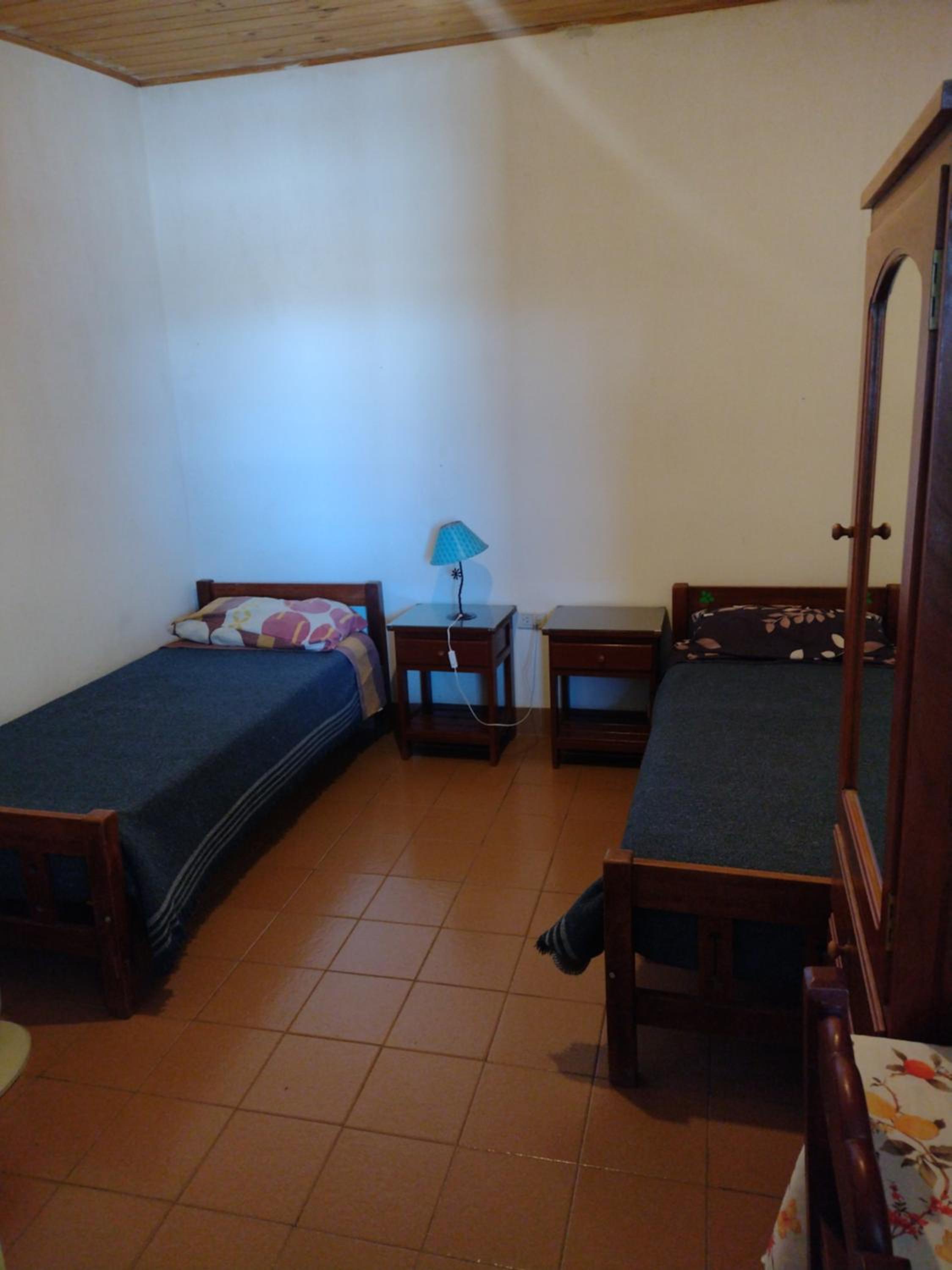 Standard Twin Room with Shared Bathroom photo 1