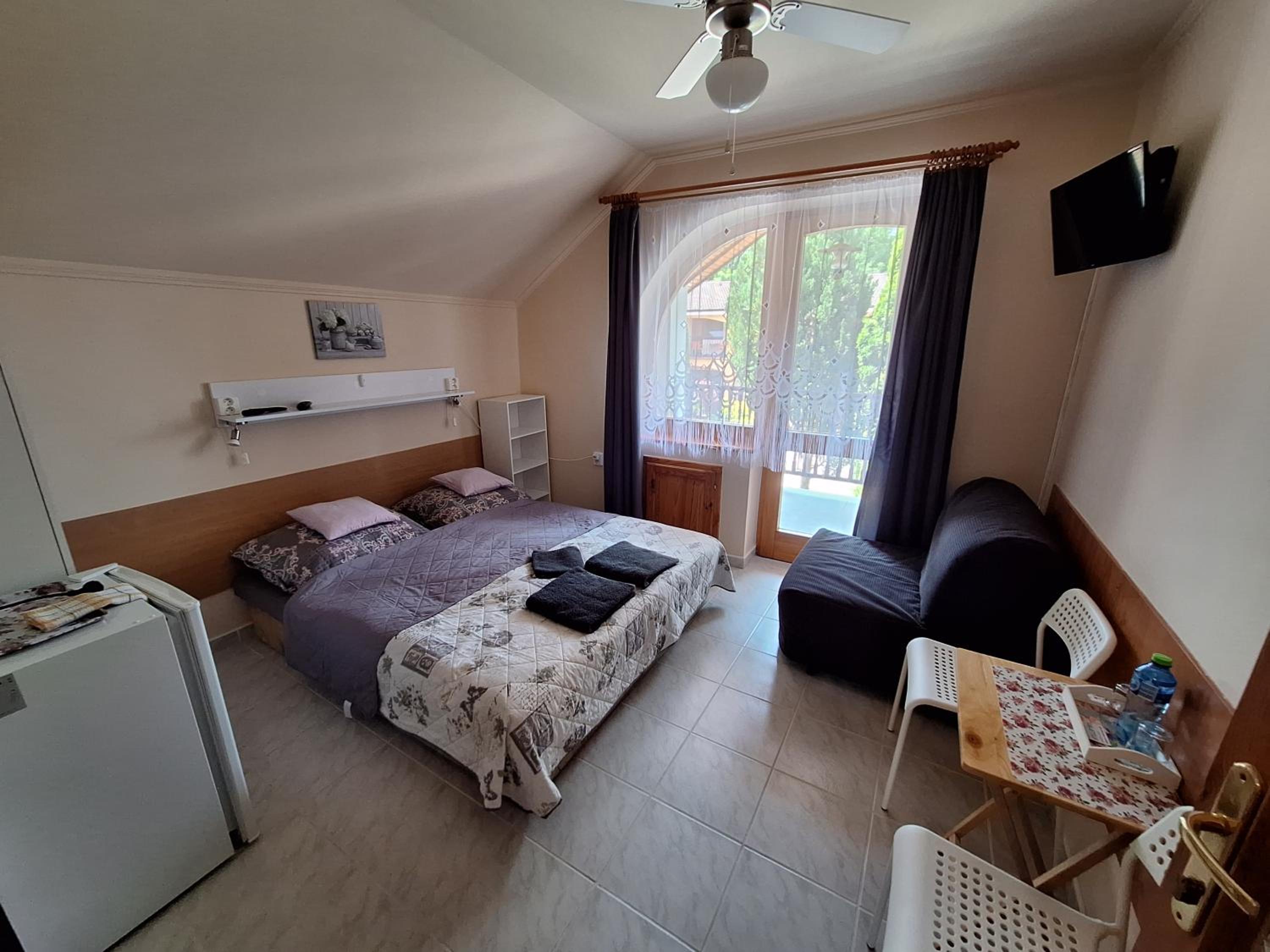 Double or Twin Room with Extra Bed and Shared Balcony photo 1