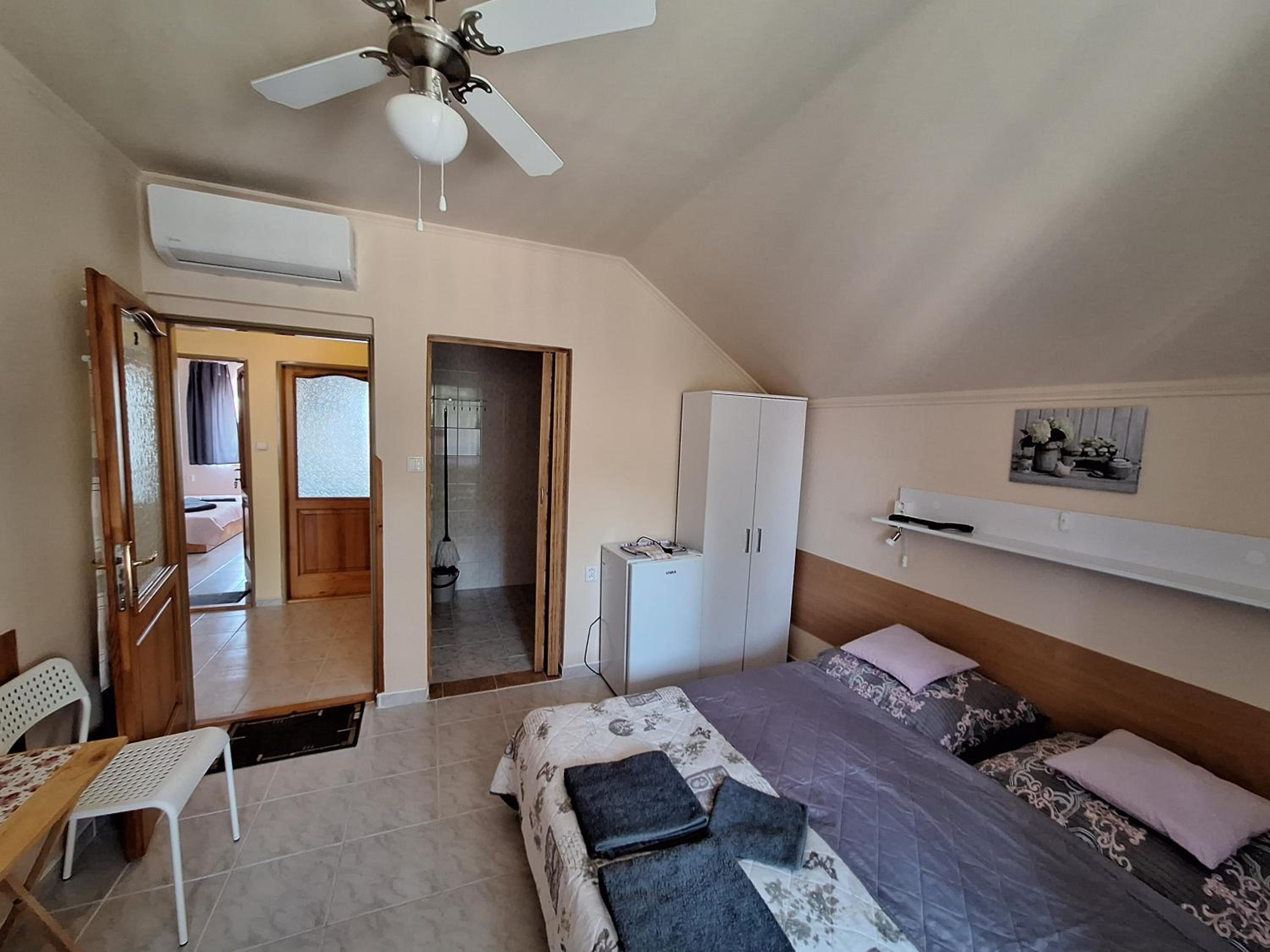 Double or Twin Room with Extra Bed and Shared Balcony photo 2