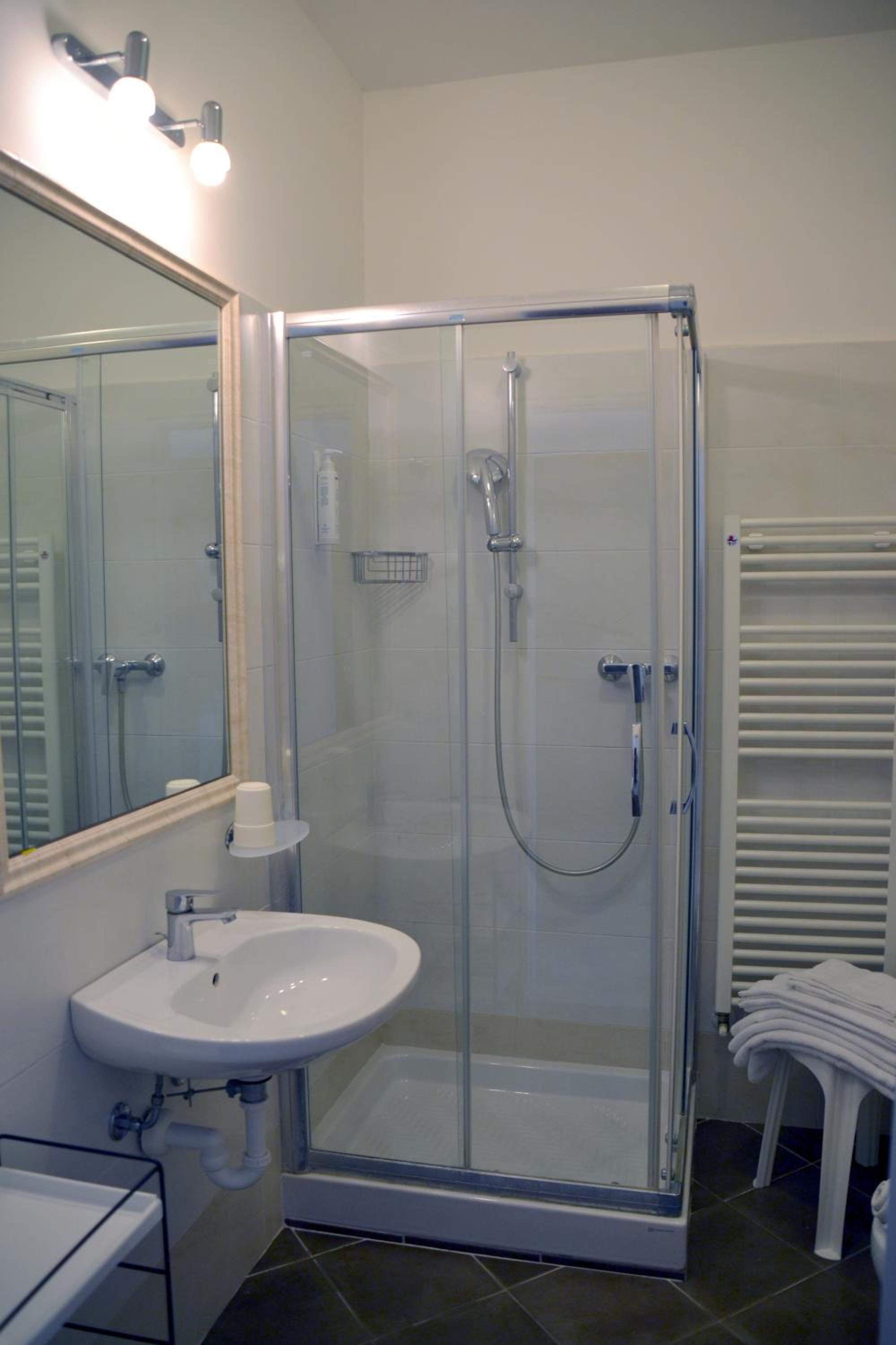 Deluxe Quadruple Room - Photo 3